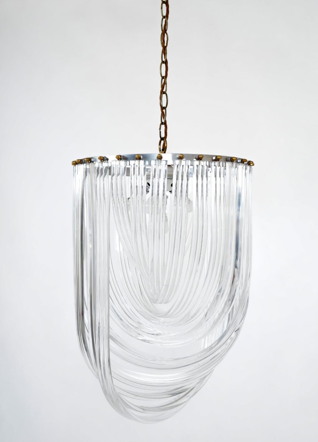 1970s American Lucite Acrylic Ribbon and Brass Chandelier Hollywood Regency  For Sale 1