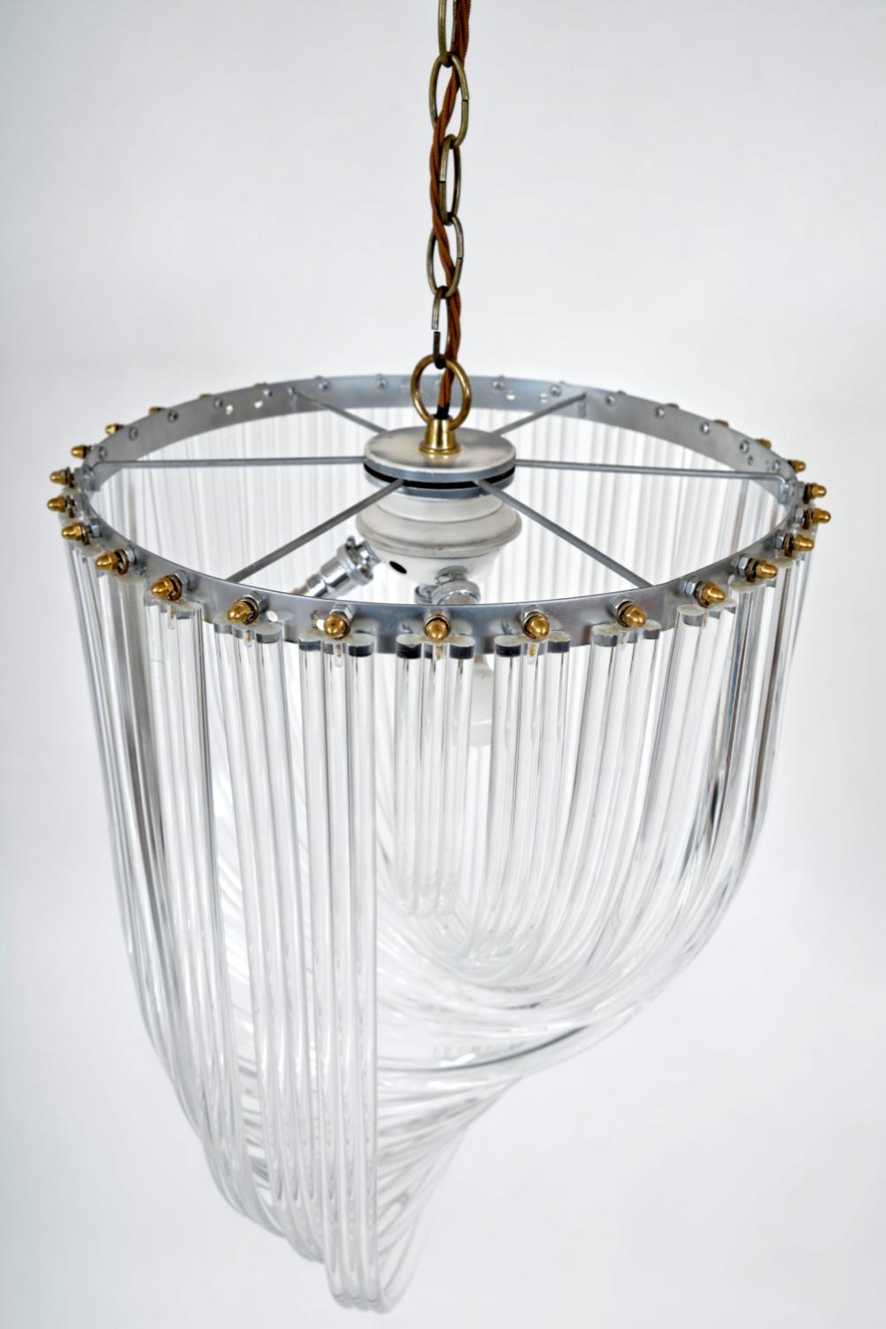 1970s American Lucite Acrylic Ribbon and Brass Chandelier Hollywood Regency  For Sale 2