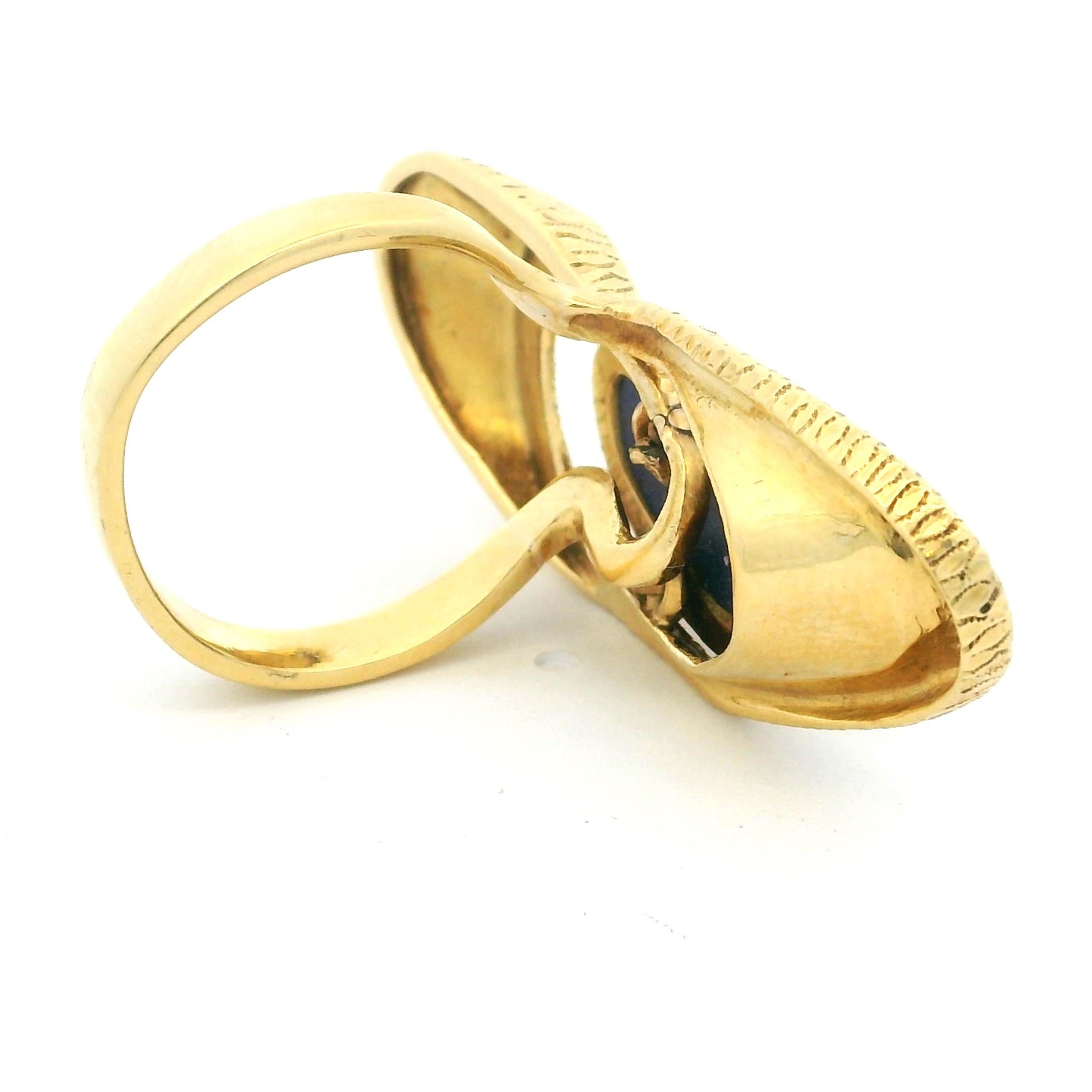 1970er Jahre amerikanischer Modernist 1,75 Karat Lapis Lazuli strukturierter 14K Gold Ring im Zustand „Hervorragend“ im Angebot in Miami, FL