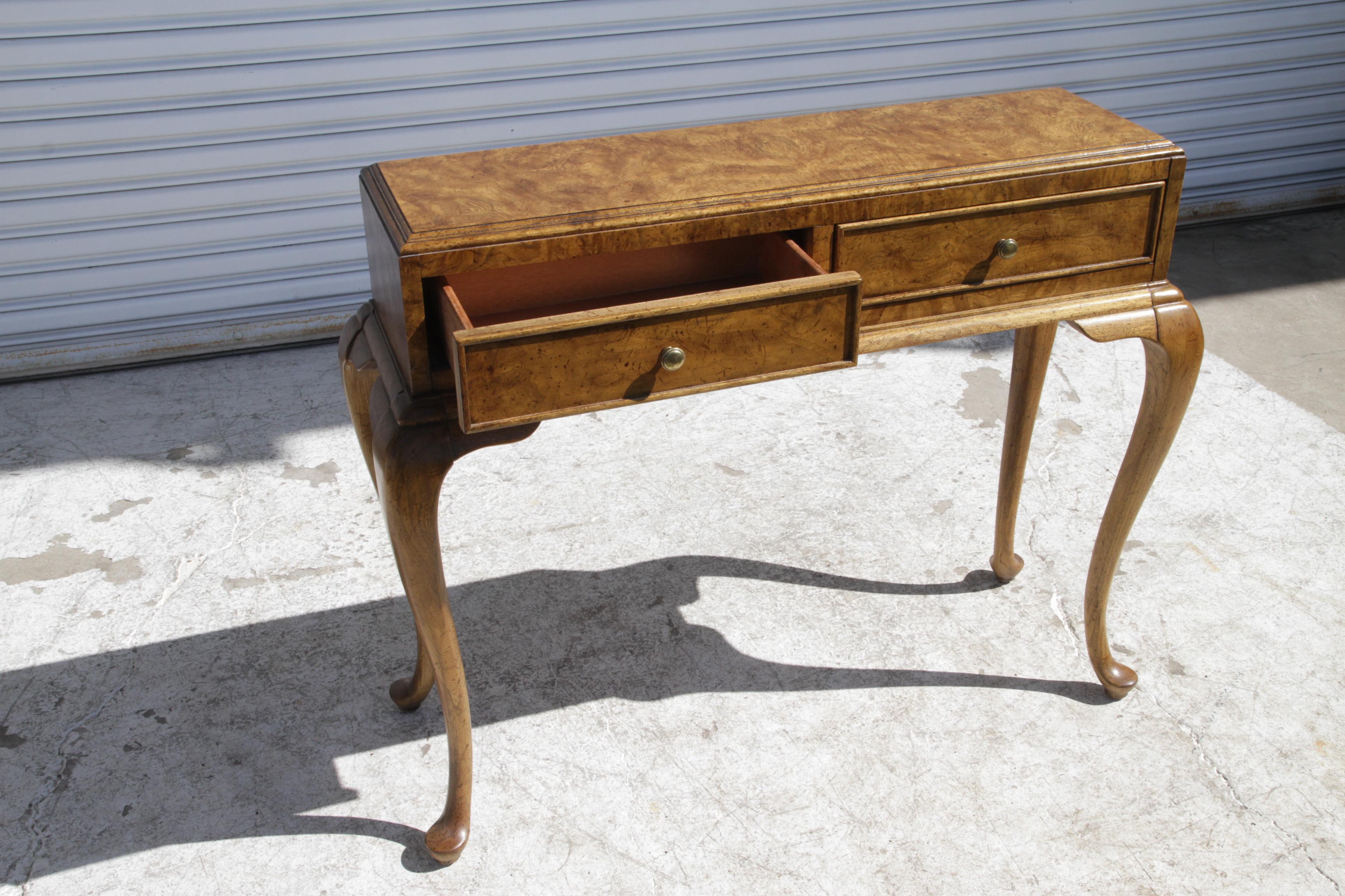 Amerikanischer Schreibtisch aus Wurzelholz im Queen Anne-Stil von Martinsville, 1970er Jahre (amerikanisch) im Angebot