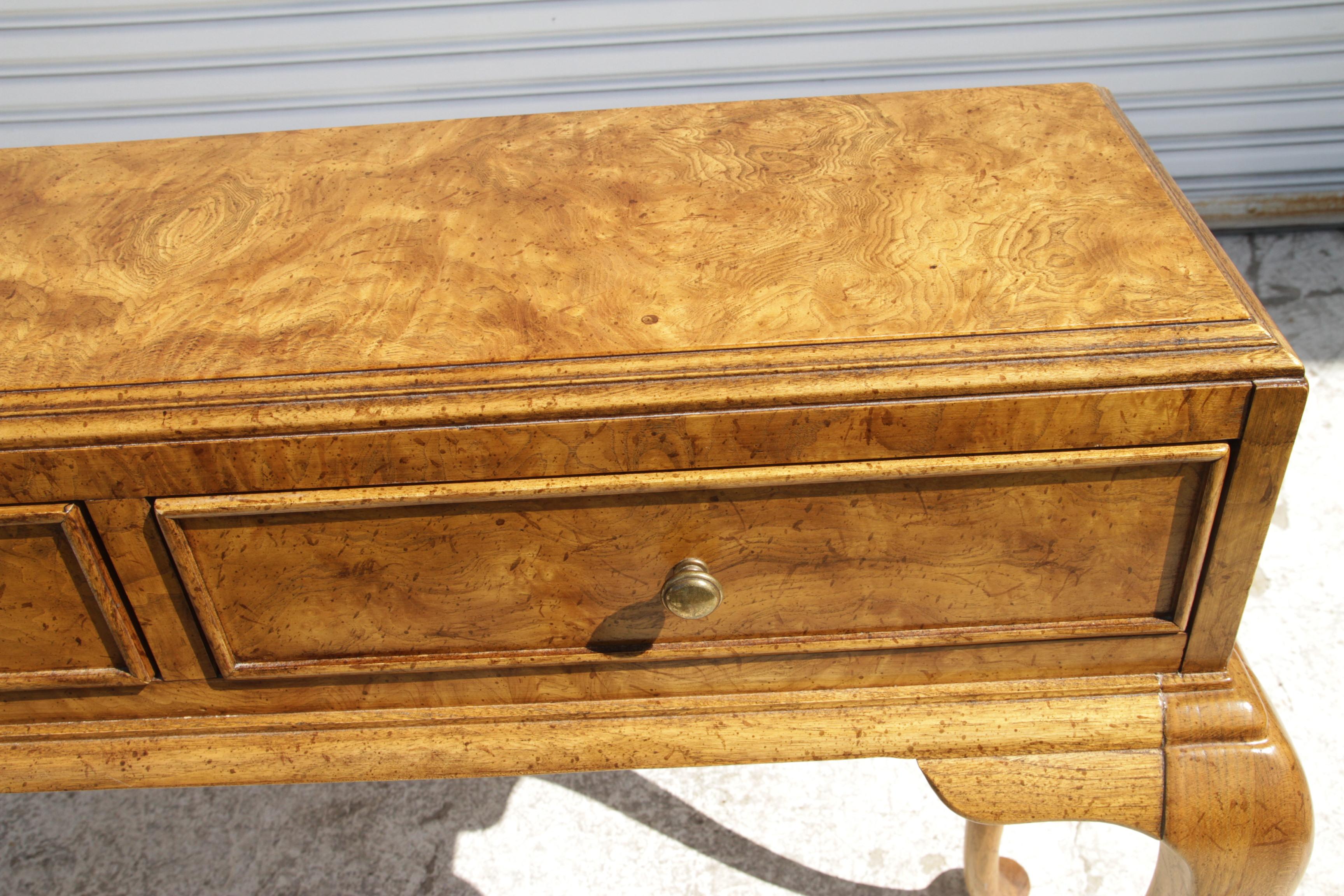 Amerikanischer Schreibtisch aus Wurzelholz im Queen Anne-Stil von Martinsville, 1970er Jahre im Zustand „Gut“ im Angebot in Pasadena, TX