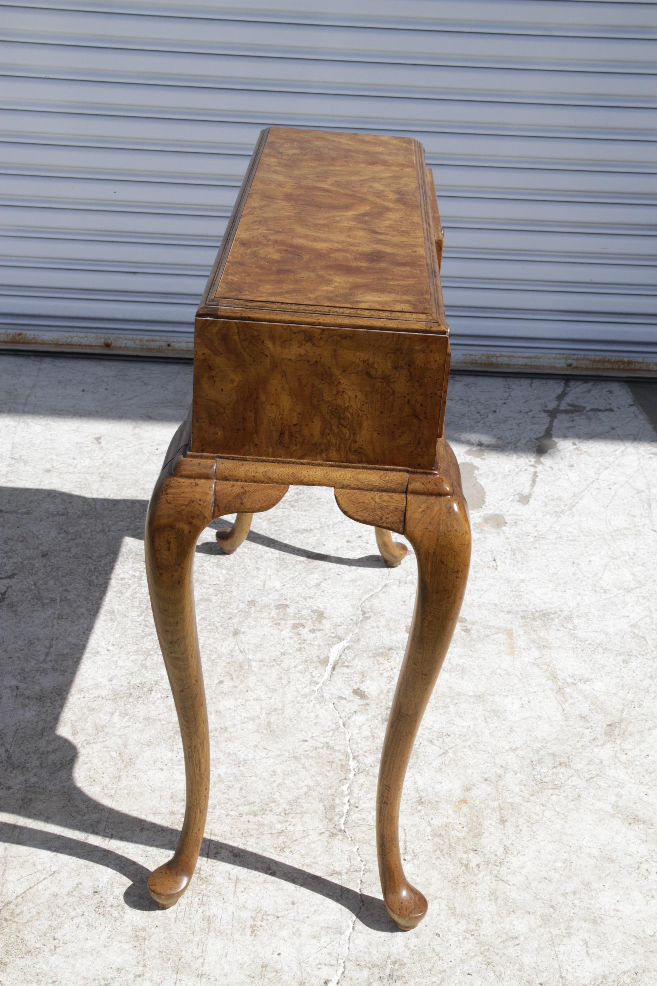 Amerikanischer Schreibtisch aus Wurzelholz im Queen Anne-Stil von Martinsville, 1970er Jahre im Angebot 2