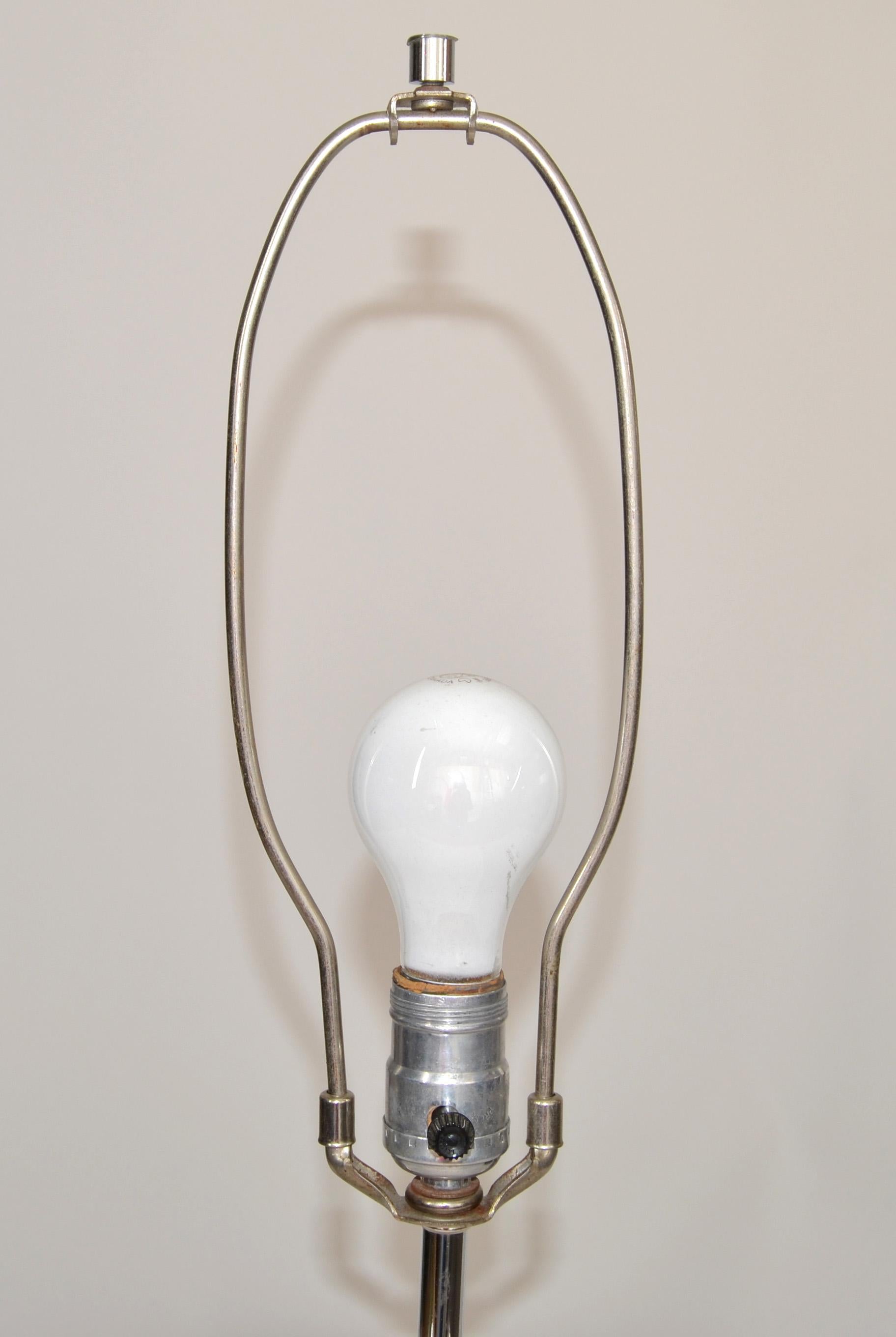 Lampe de bureau américaine en lucite empilée des années 1970, moderne du milieu du siècle dernier en vente 4