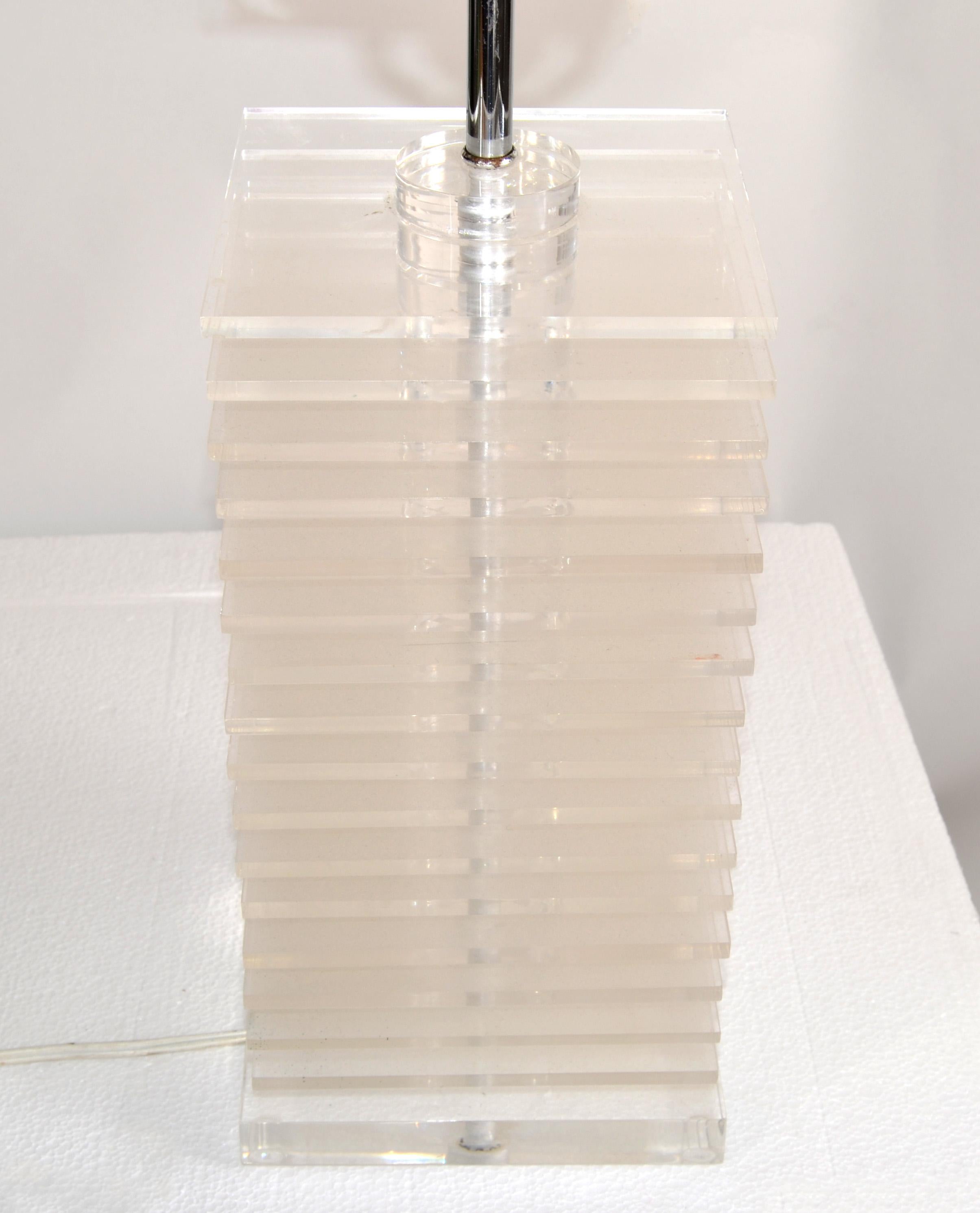 1970s American Stacked Skyscraper Lucite Table Lamp Mid-Century Modern In Good Condition For Sale In Miami, FL