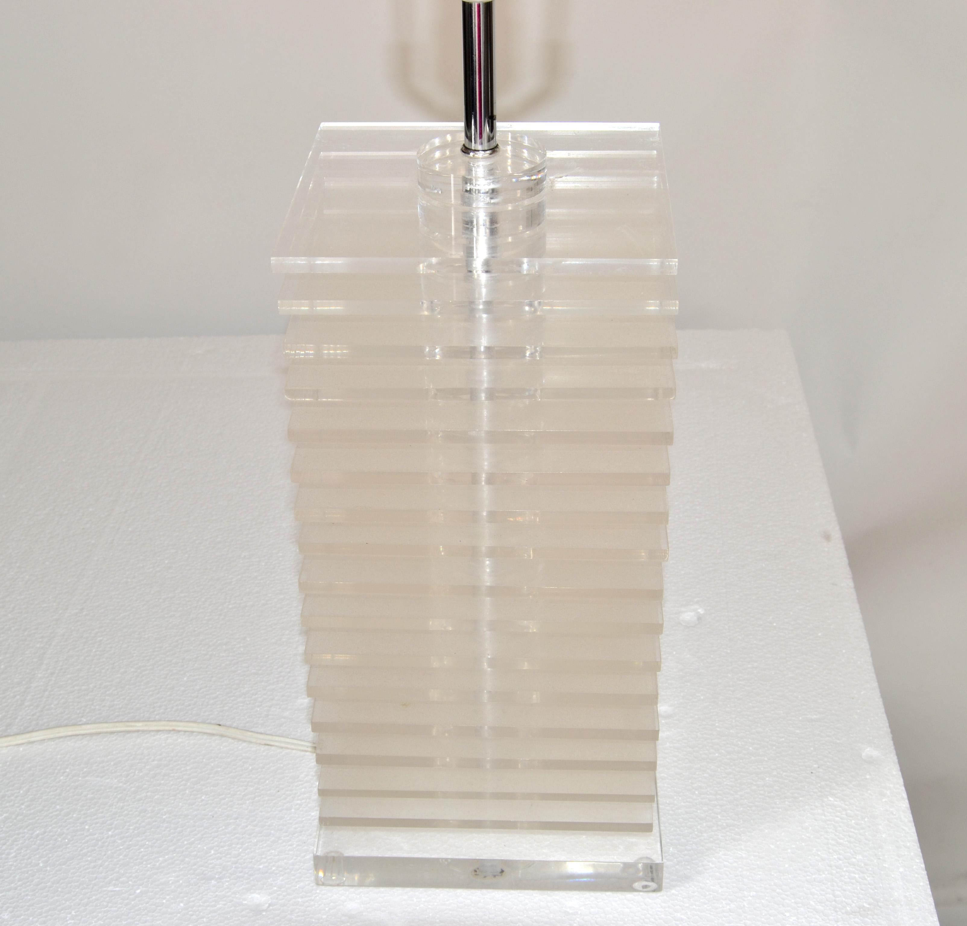 20th Century 1970s American Stacked Skyscraper Lucite Table Lamp Mid-Century Modern For Sale