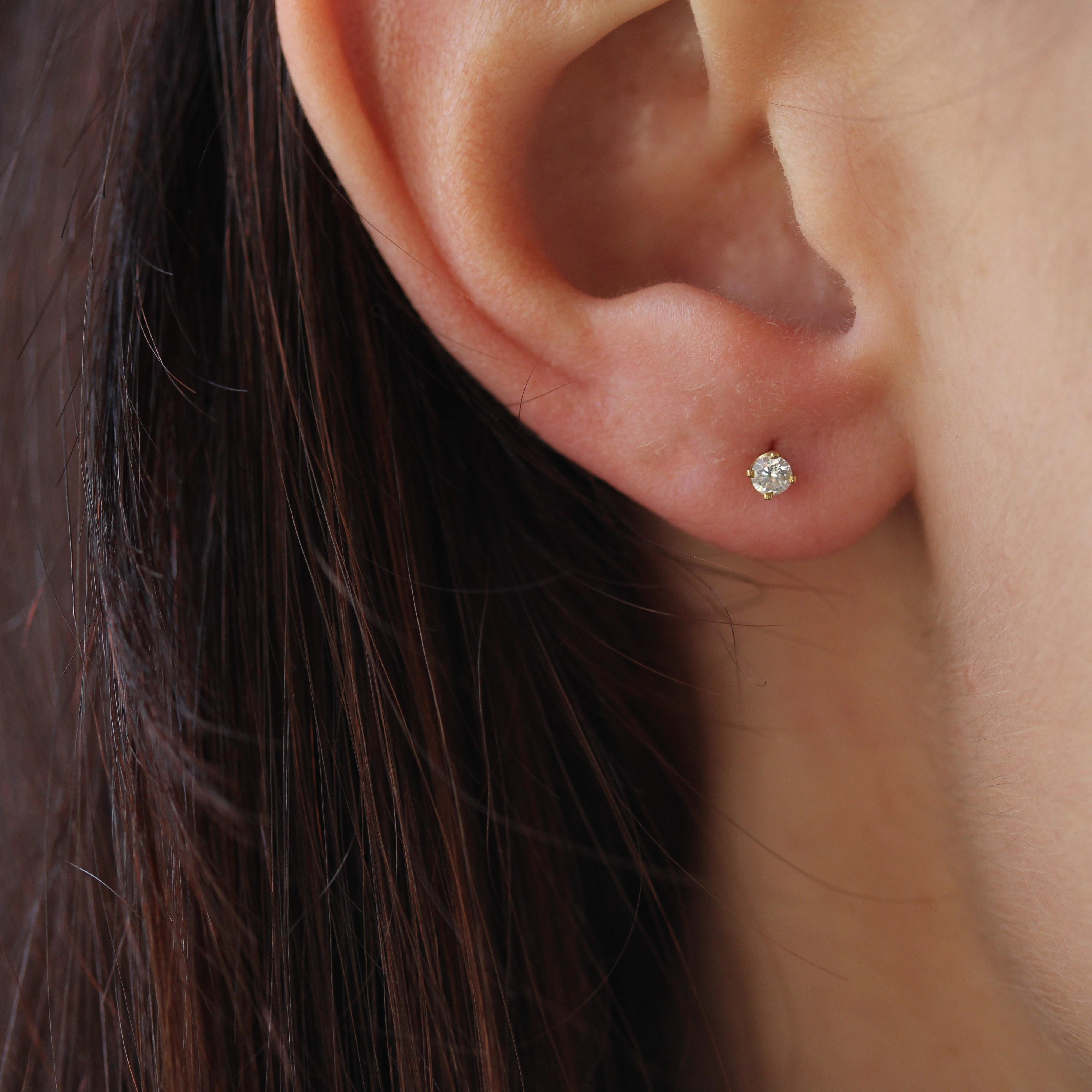 Orecchini a fiore in oro giallo 18 carati con diamanti e ametista del 1970 in vendita 2