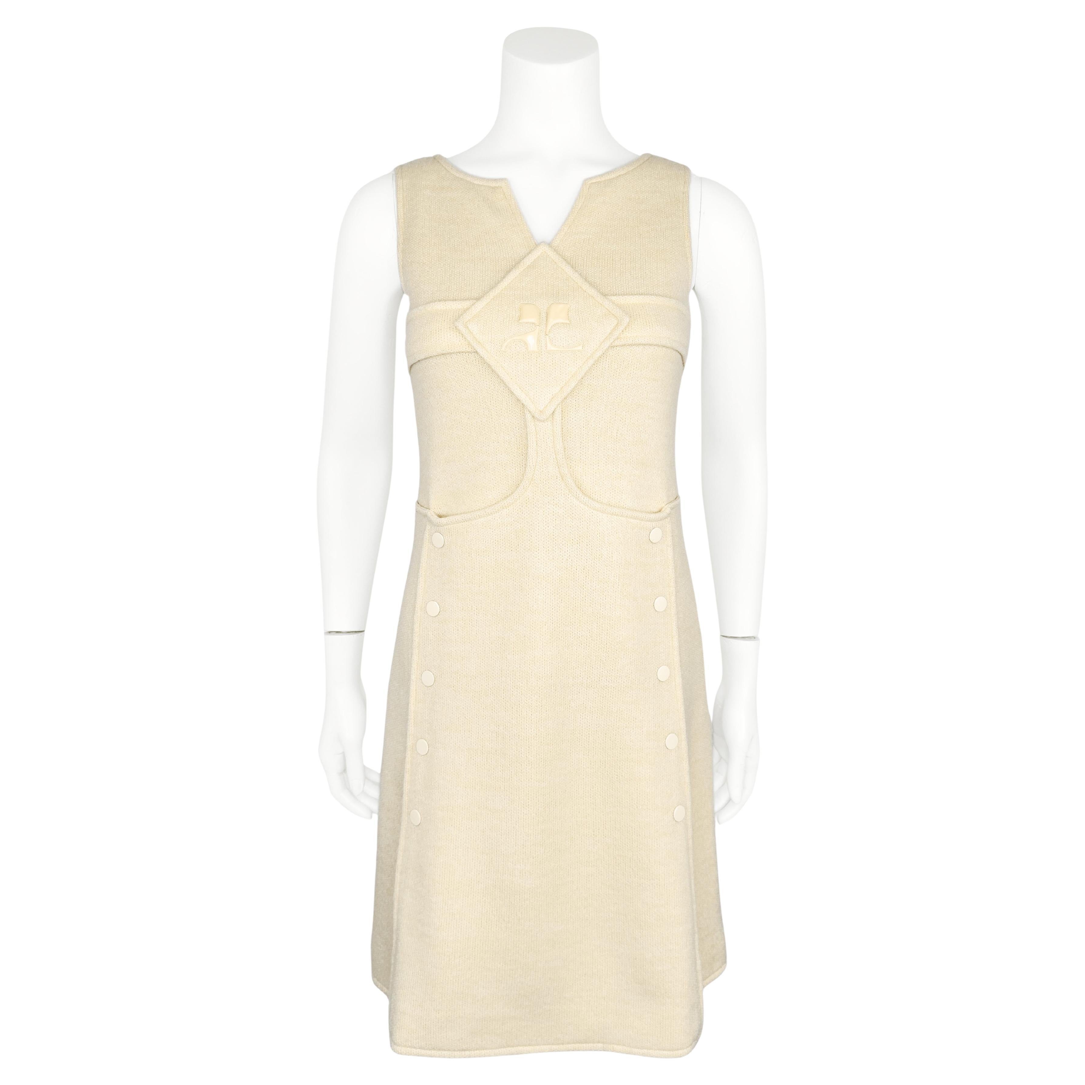 1970 André COURREGES Hyperbole Vestido de punto beige sin mangas con logo en forma de A en venta