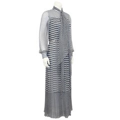 Maxivestido de gasa plisada con galón Andre Laug, años 70