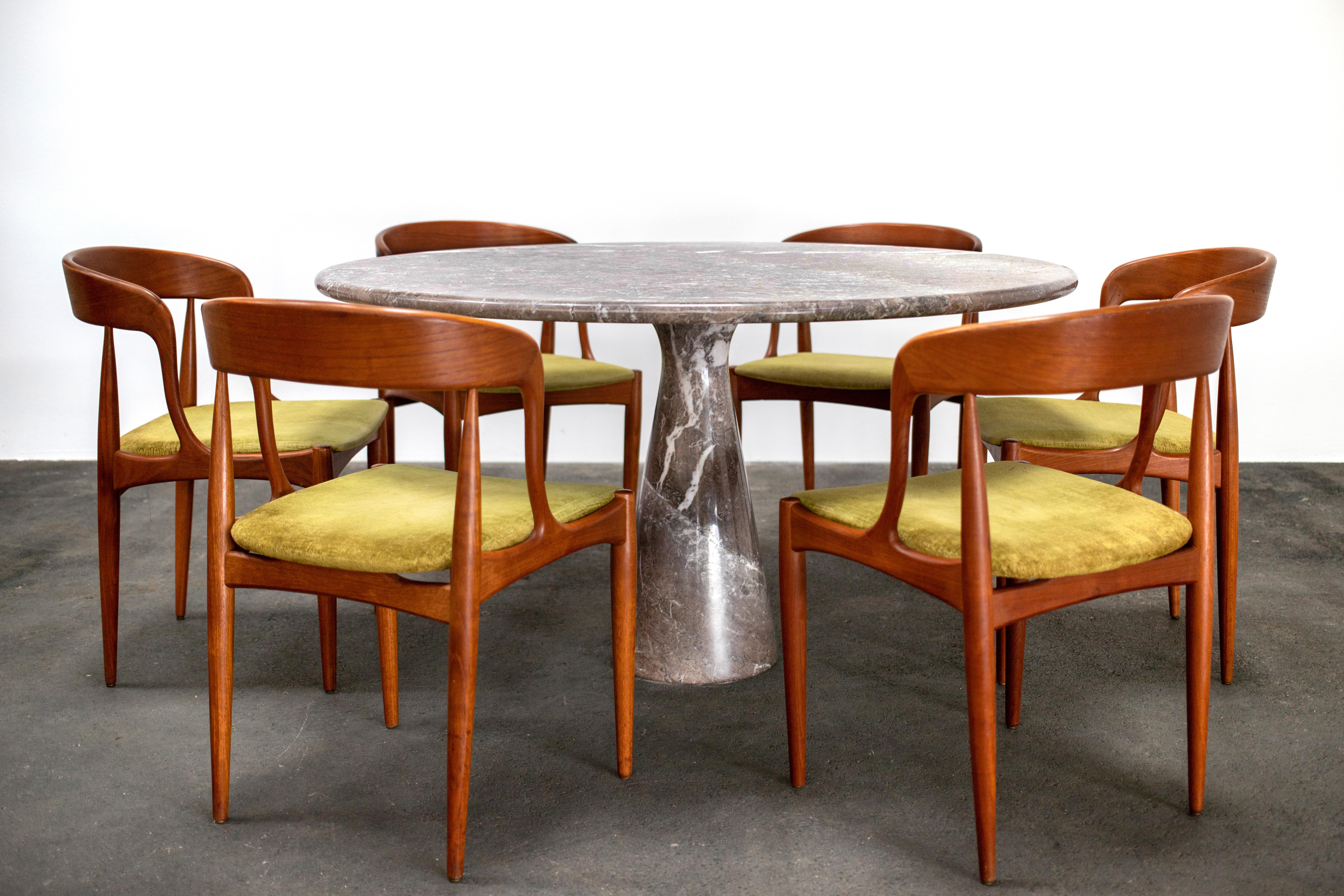 Mid-Century Modern 1970s Angelo Mangiarotti Dining Table in Mondragone Marble for Skipper, Italy