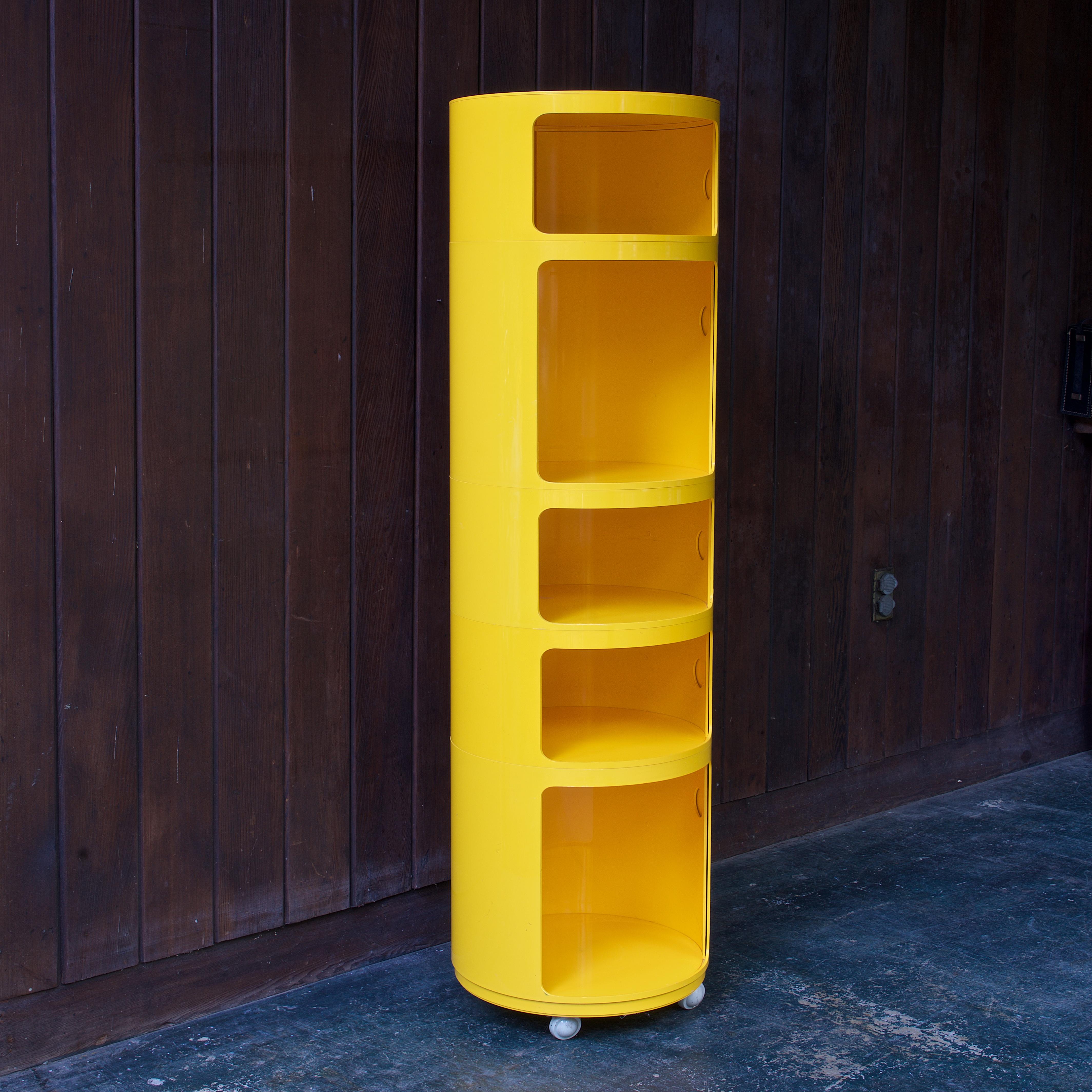 Mid-Century Modern Étagère empilable à 5 niveaux Componibili Pop Art jaune Anna Castelli Kartell des années 1970 en vente