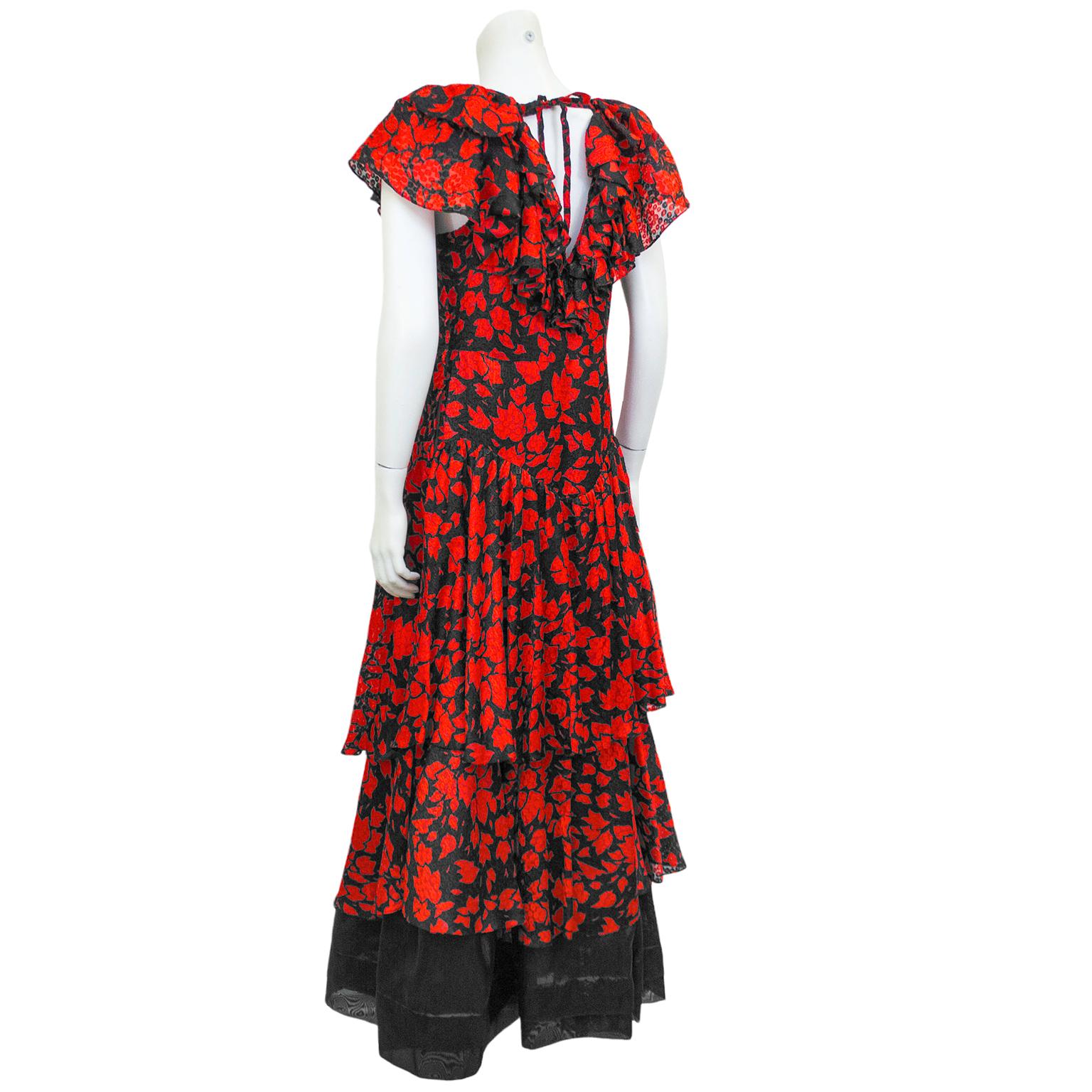 1970er Anonymous Kleid mit rotem und schwarzem Blattdruck  (Rot) im Angebot