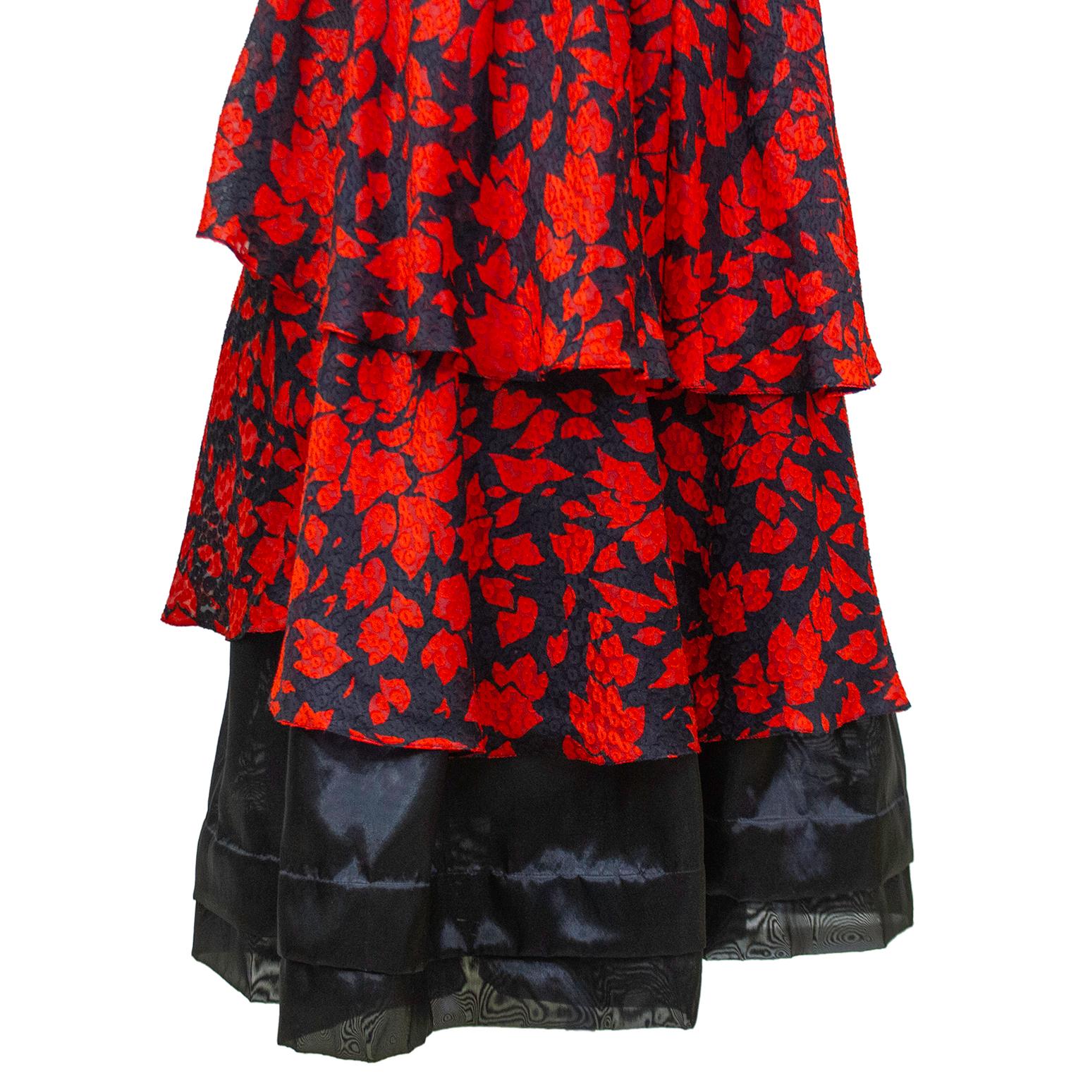 1970s Anonymous Red and Black Leaf Print Gown  In Good Condition For Sale In Toronto, Ontario