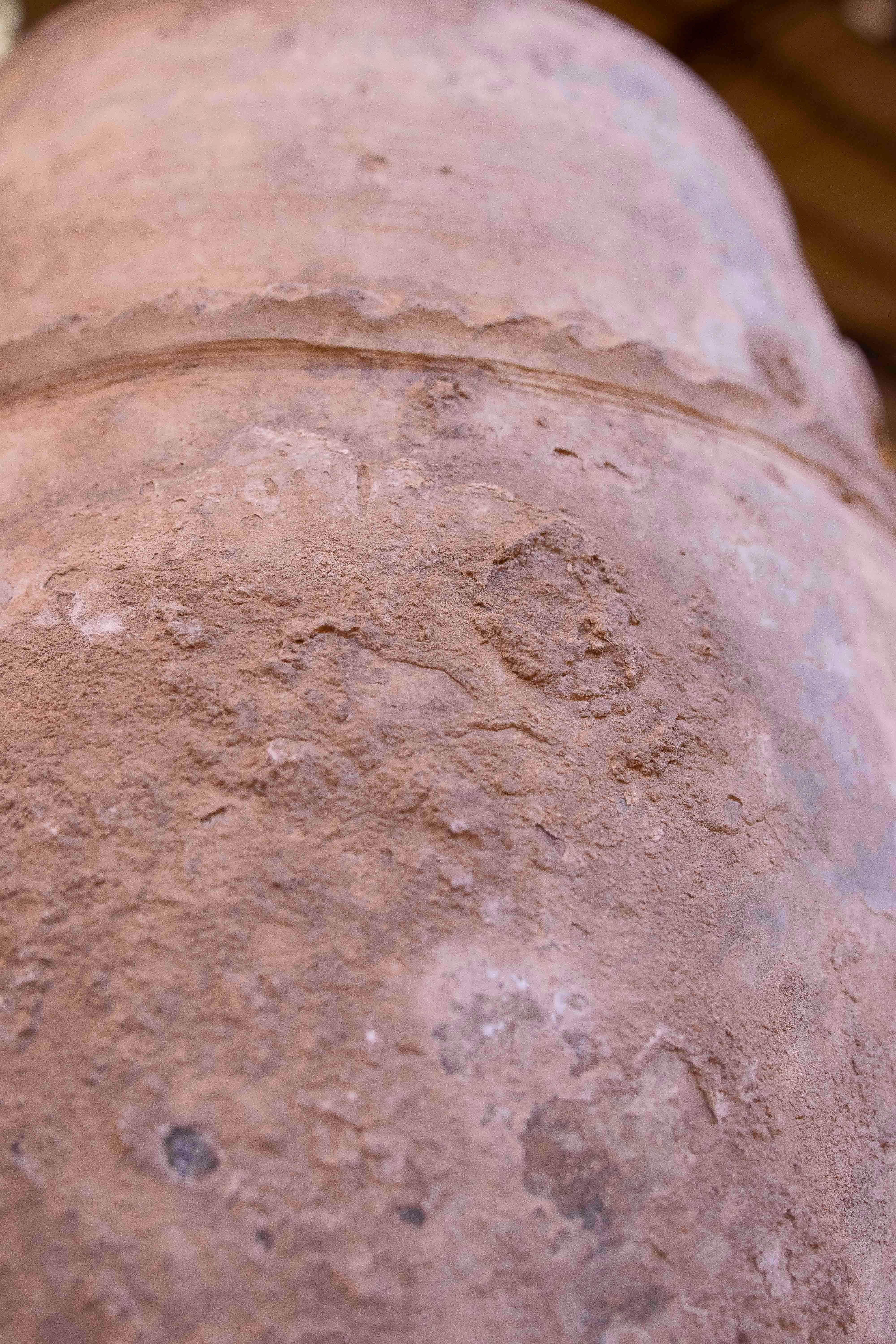 Terre cuite Jarre rustique en terre cuite faite à la main, datant des années 1970 en vente