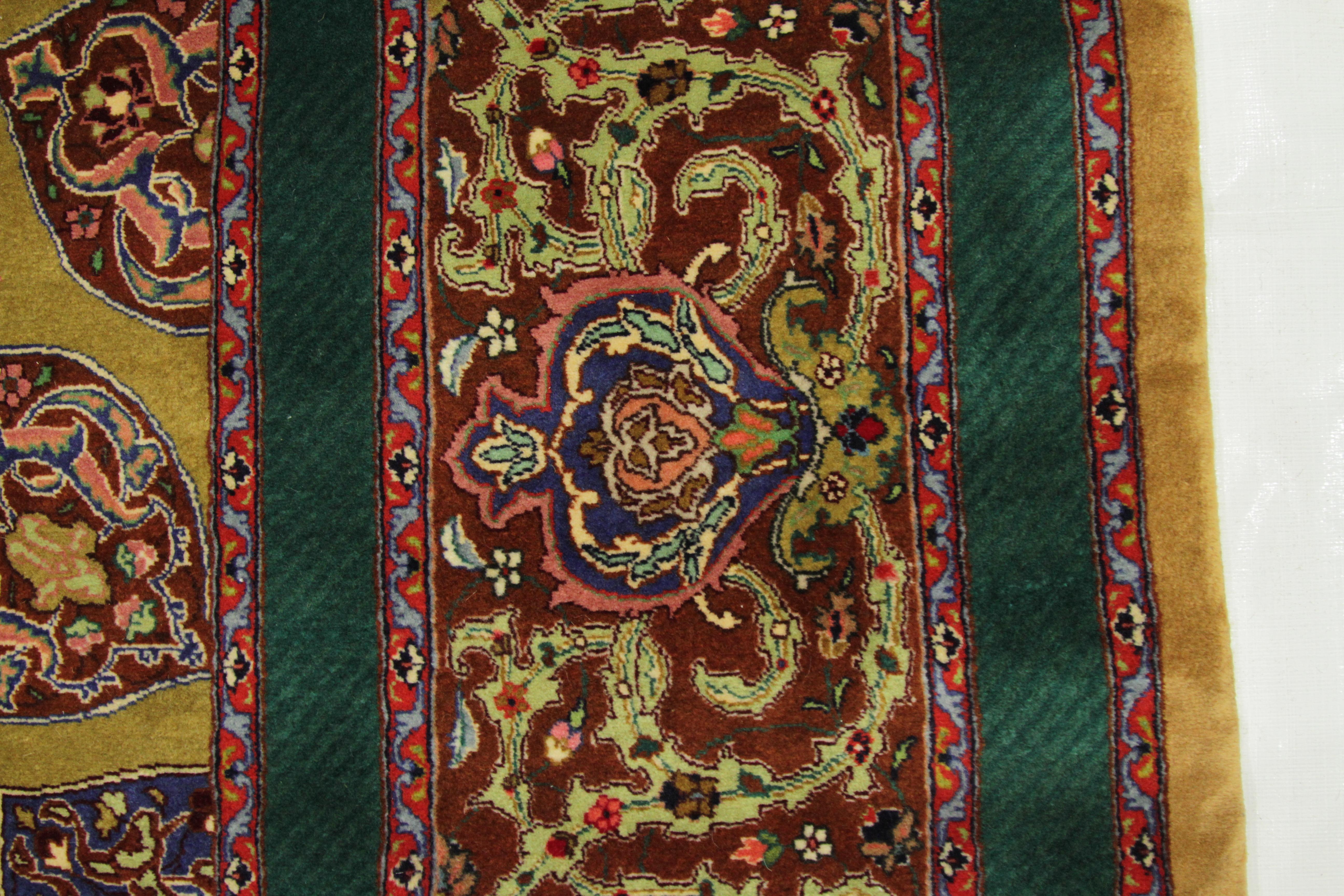 1970s Antique Tabriz Persian Rug with Circular Floral Motif in Green and Red For Sale 2