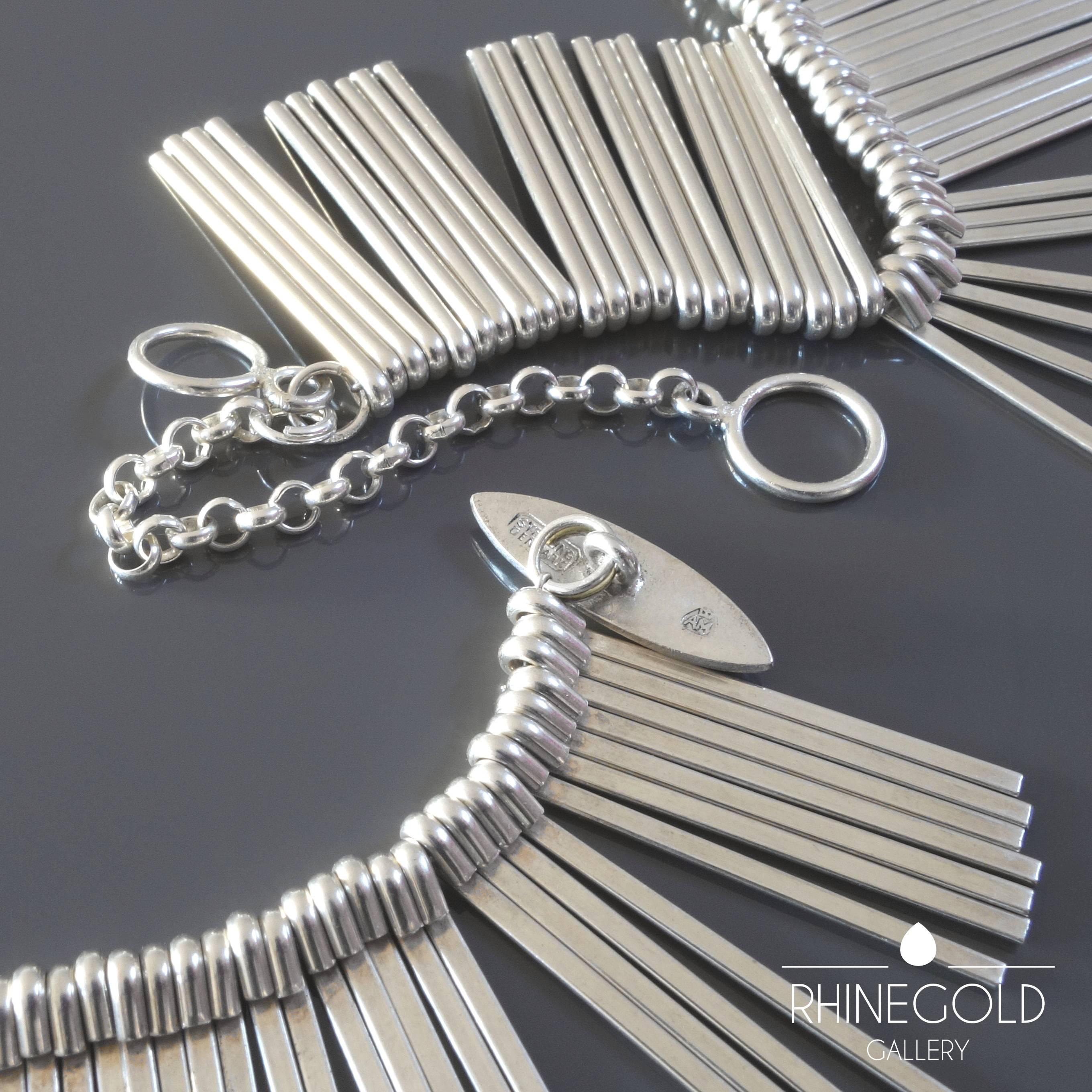 1970s Anton Michelsen Denmark Scandinavian Modernist Silver Fringe Necklace
Sterling silver
Lenght 38 cm and 43.5 cm (approx. 14 15/16” and 17 1/8”); width 2.6 cm (approx. 1”)
Weight approx. 83.8 grams
Marks: ‘STERLING DENMARK’, maker’s mark