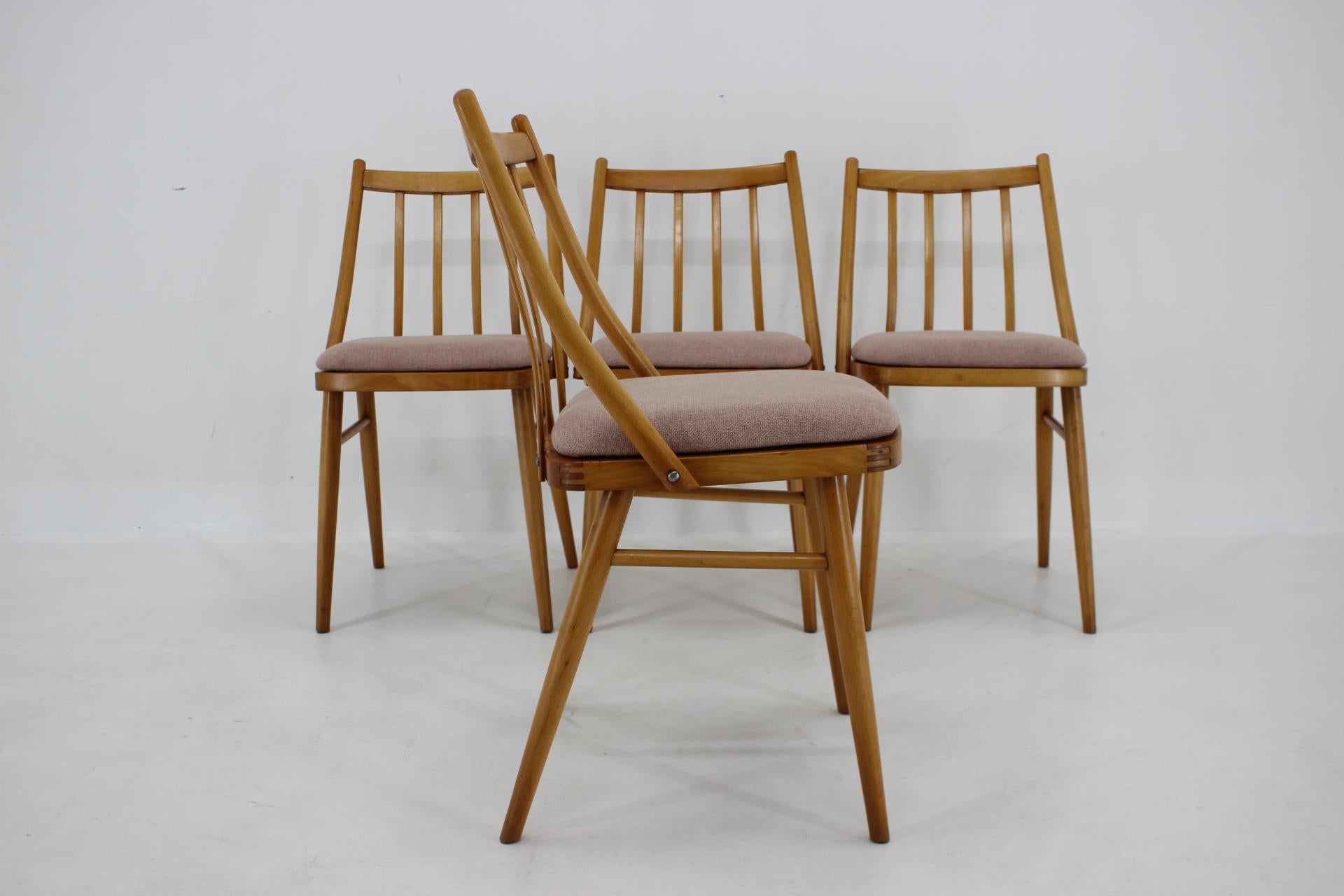 Chaises de salle à manger en hêtre Antonin Suman, série de 4, 1970 en vente 4