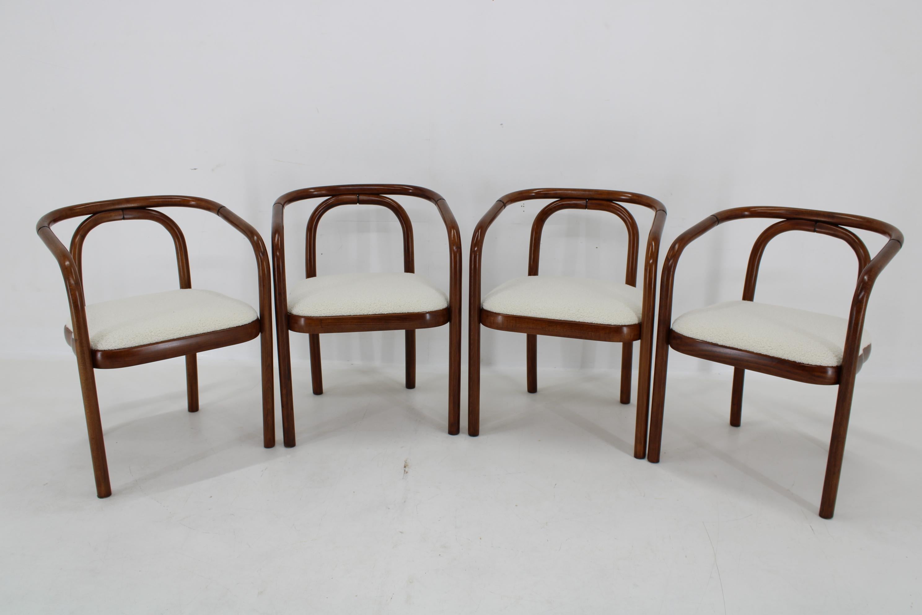 - Carefully refurbished 
- Newly upholstered white boucle fabric 
- high of seat 46 cm