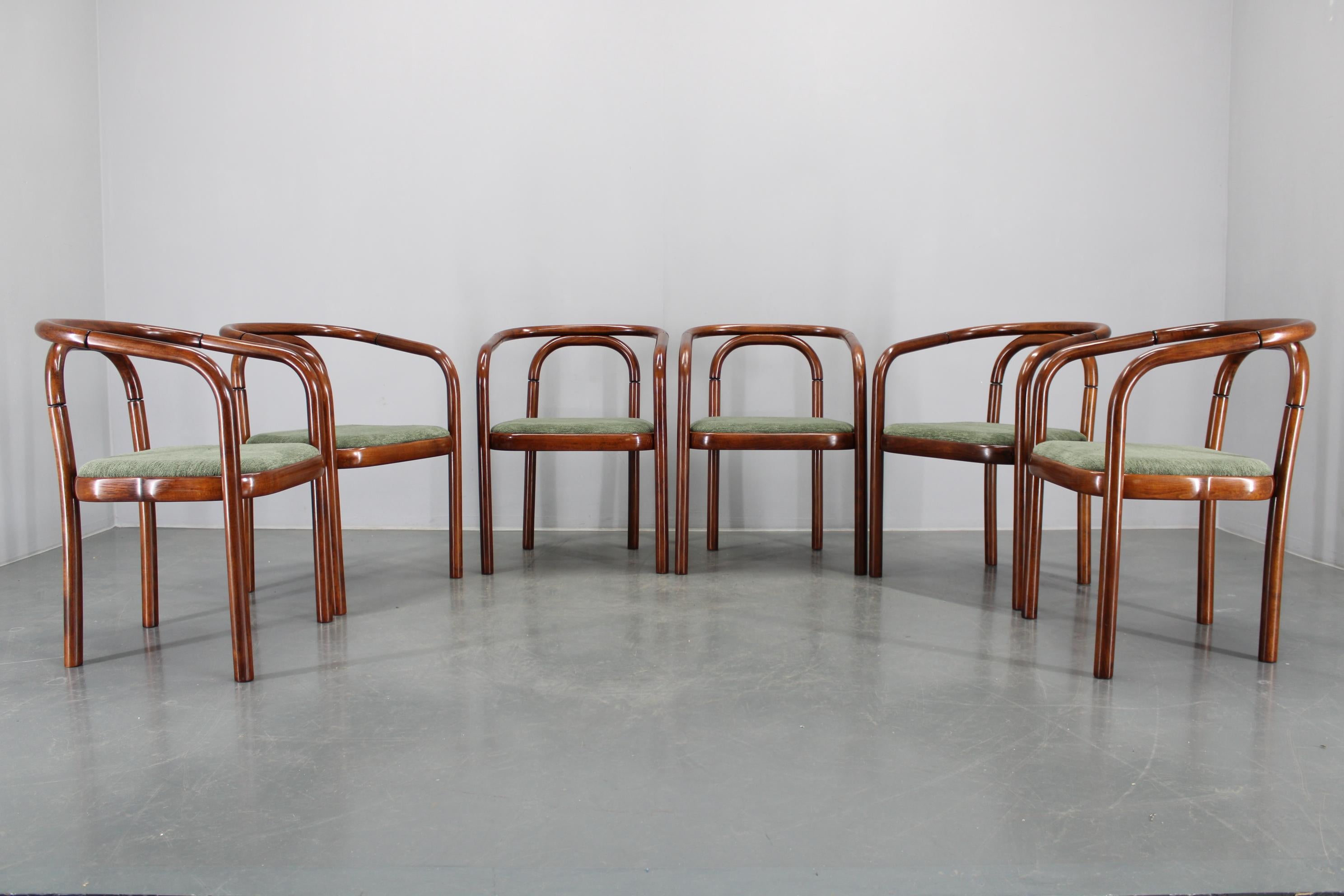 Mid-Century moderno Set di sei sedie da pranzo restaurate in legno di faggio Antonin Suman degli anni '70 di Ton in vendita