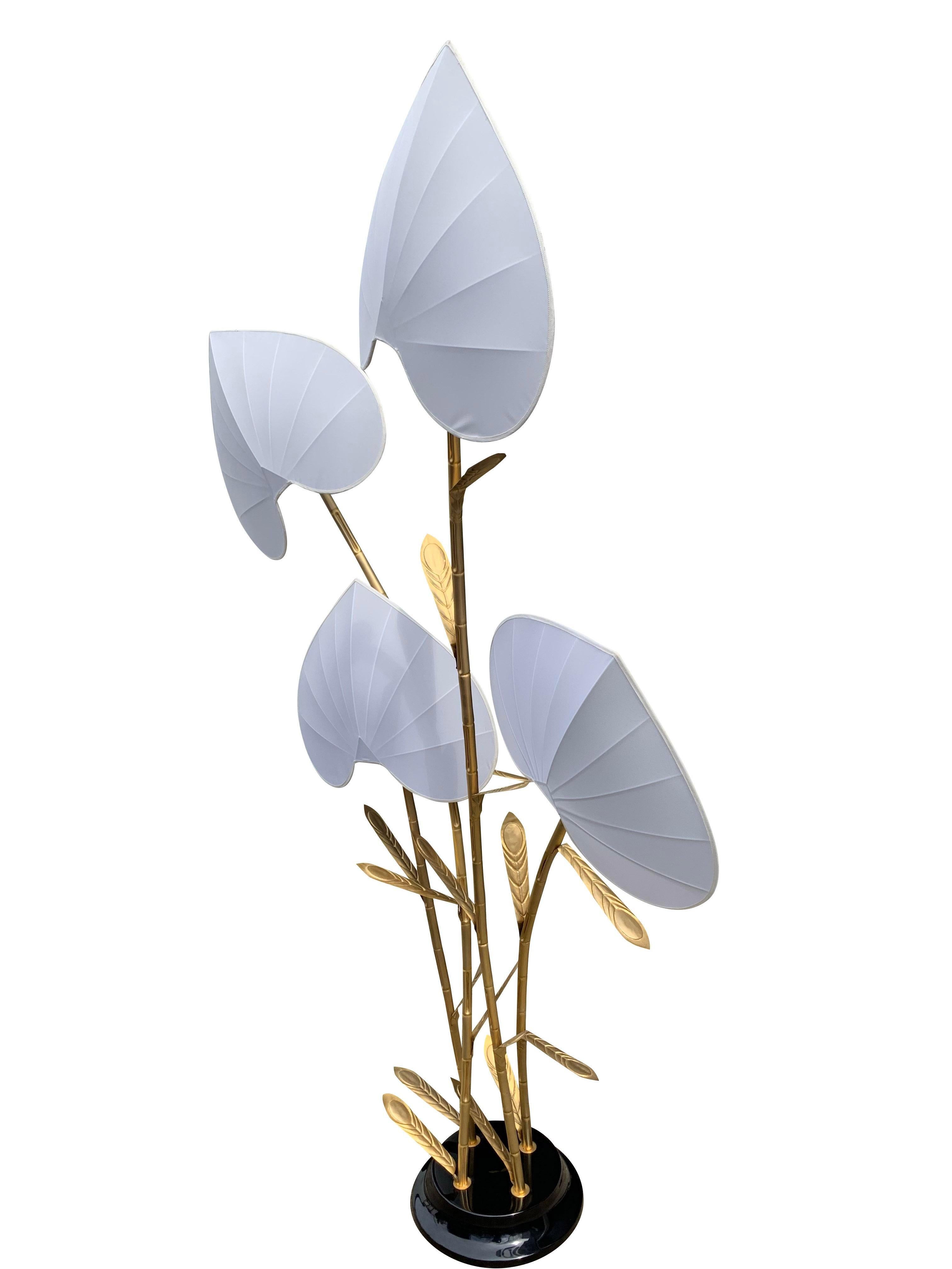 Antonio Pavia Modern Brass Palm Floor Lamp!

Add a touch of mid-century modern elegance to your home with this stunning Antonio Pavia Modern Brass Palm Floor Lamp. This unique and eye-catching piece features a beautiful palm tree design and a sleek