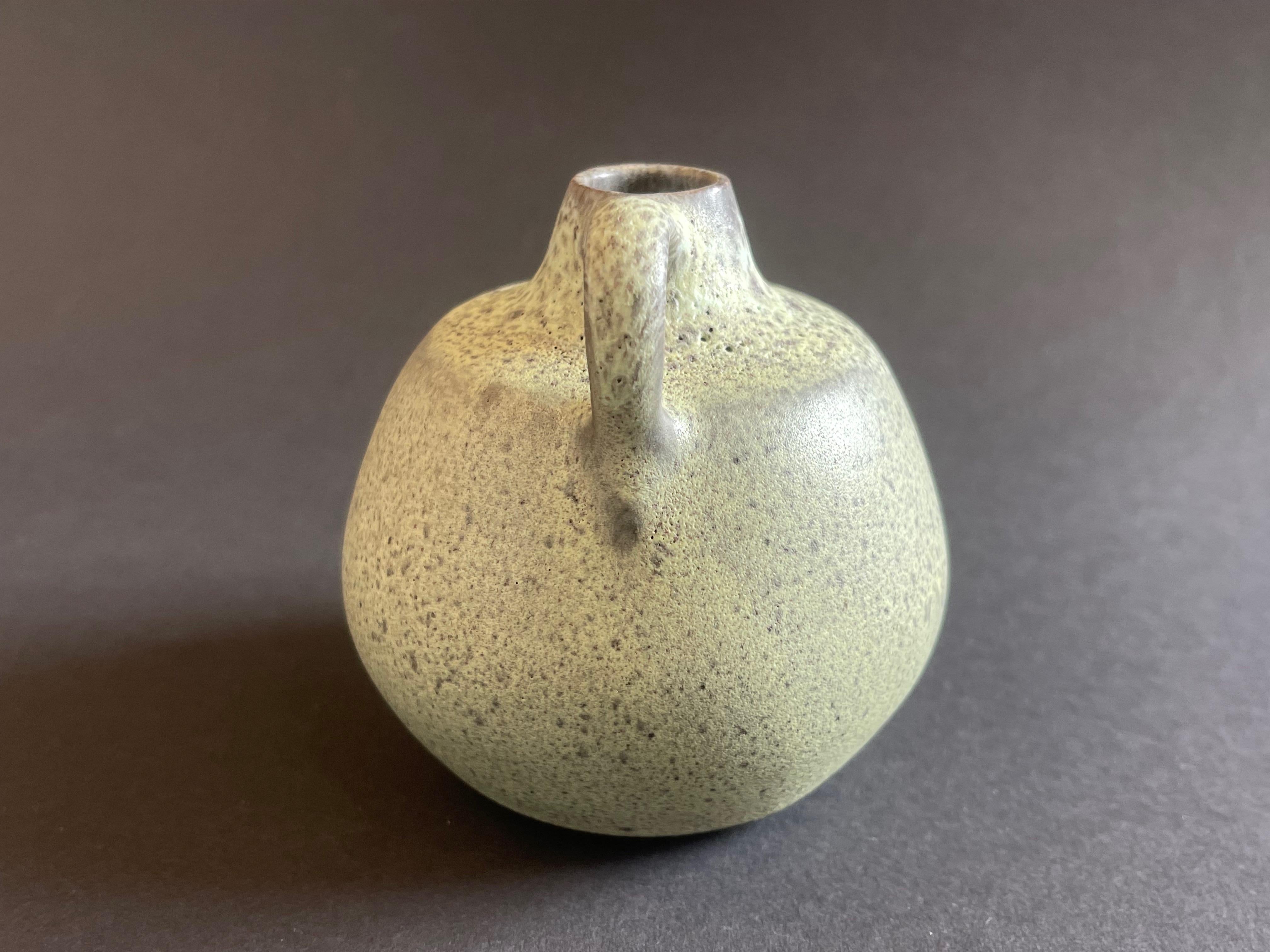 Jarrón de cerámica verde manzana Studio de Römhild Gramann Esmalte de lava grasa, Alemania, años 70 Moderno de mediados de siglo en venta