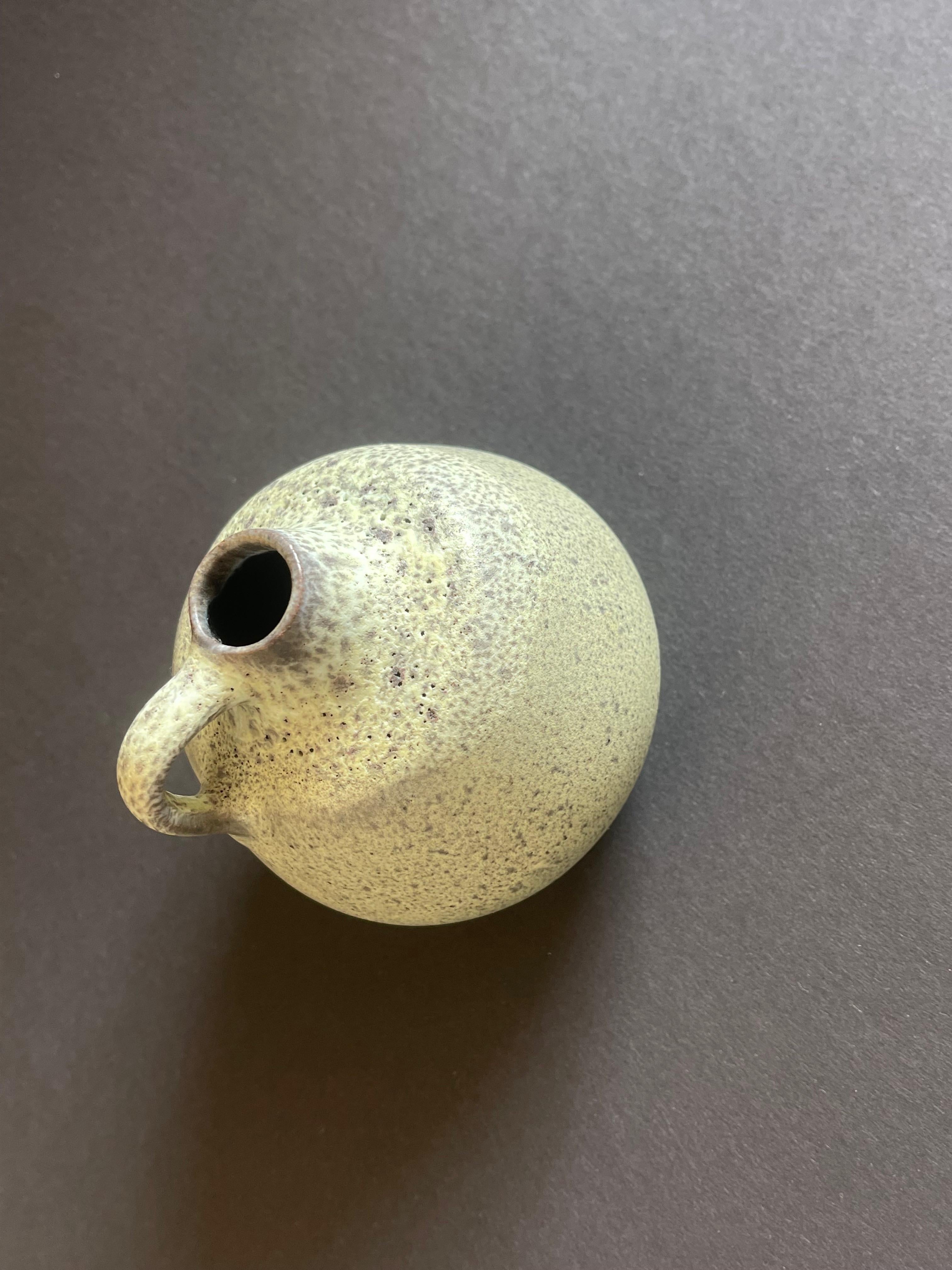 Jarrón de cerámica verde manzana Studio de Römhild Gramann Esmalte de lava grasa, Alemania, años 70 Alemán en venta