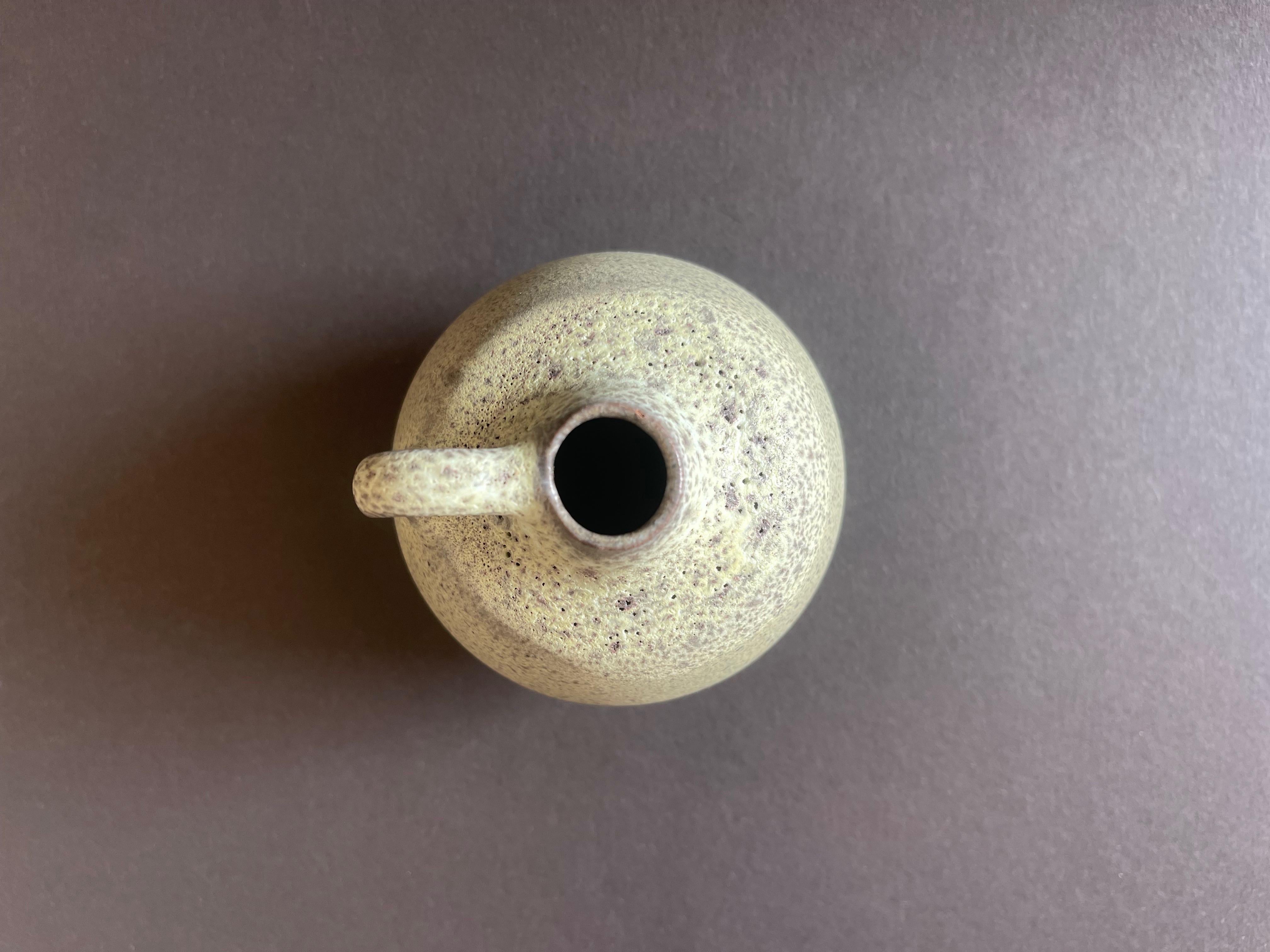 Jarrón de cerámica verde manzana Studio de Römhild Gramann Esmalte de lava grasa, Alemania, años 70 en Bueno estado para la venta en Andernach, DE