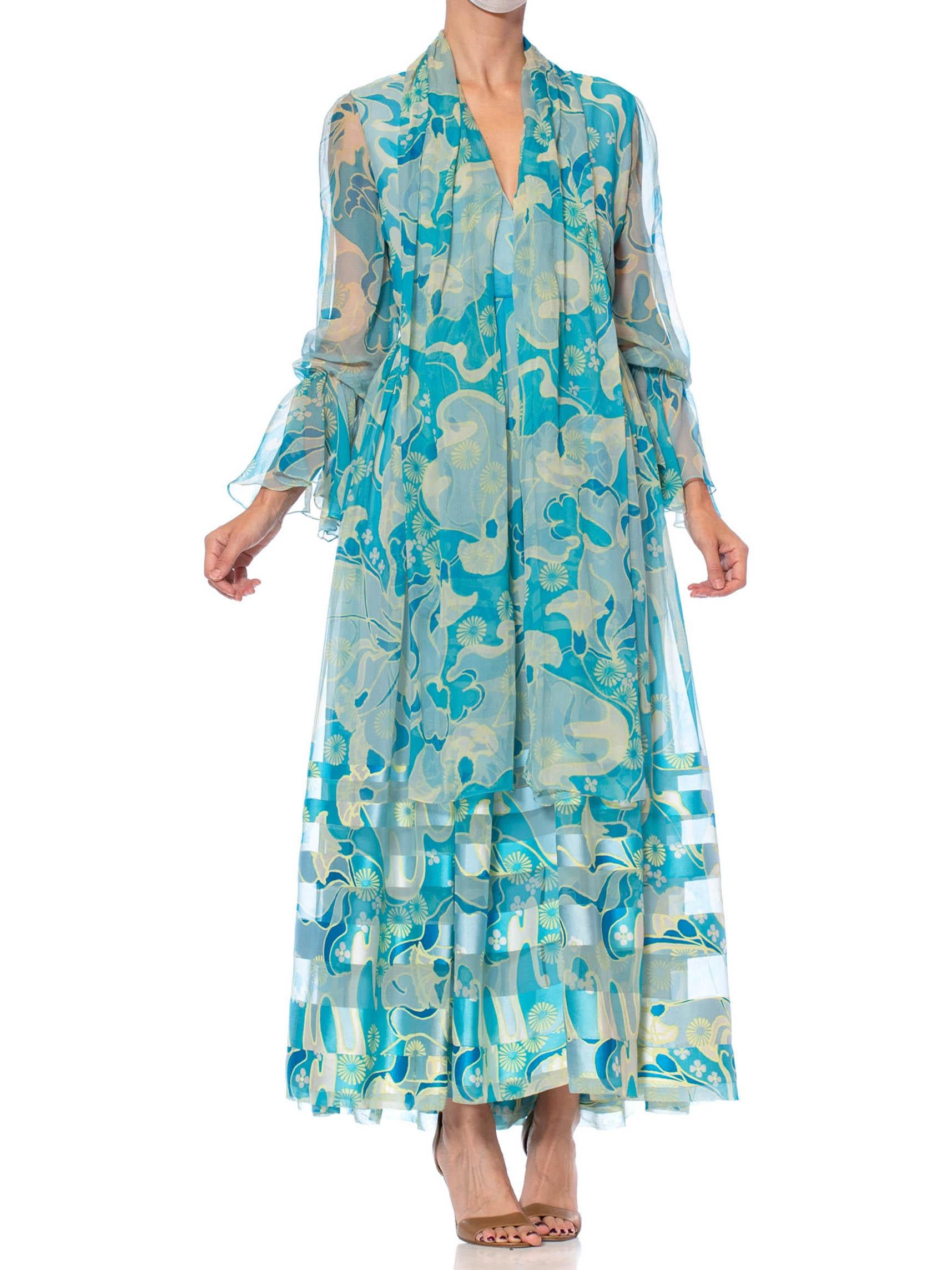 1970S Aqua Blau Floral Seide Chiffon Kleid mit angehängtem Schal im Zustand „Hervorragend“ in New York, NY