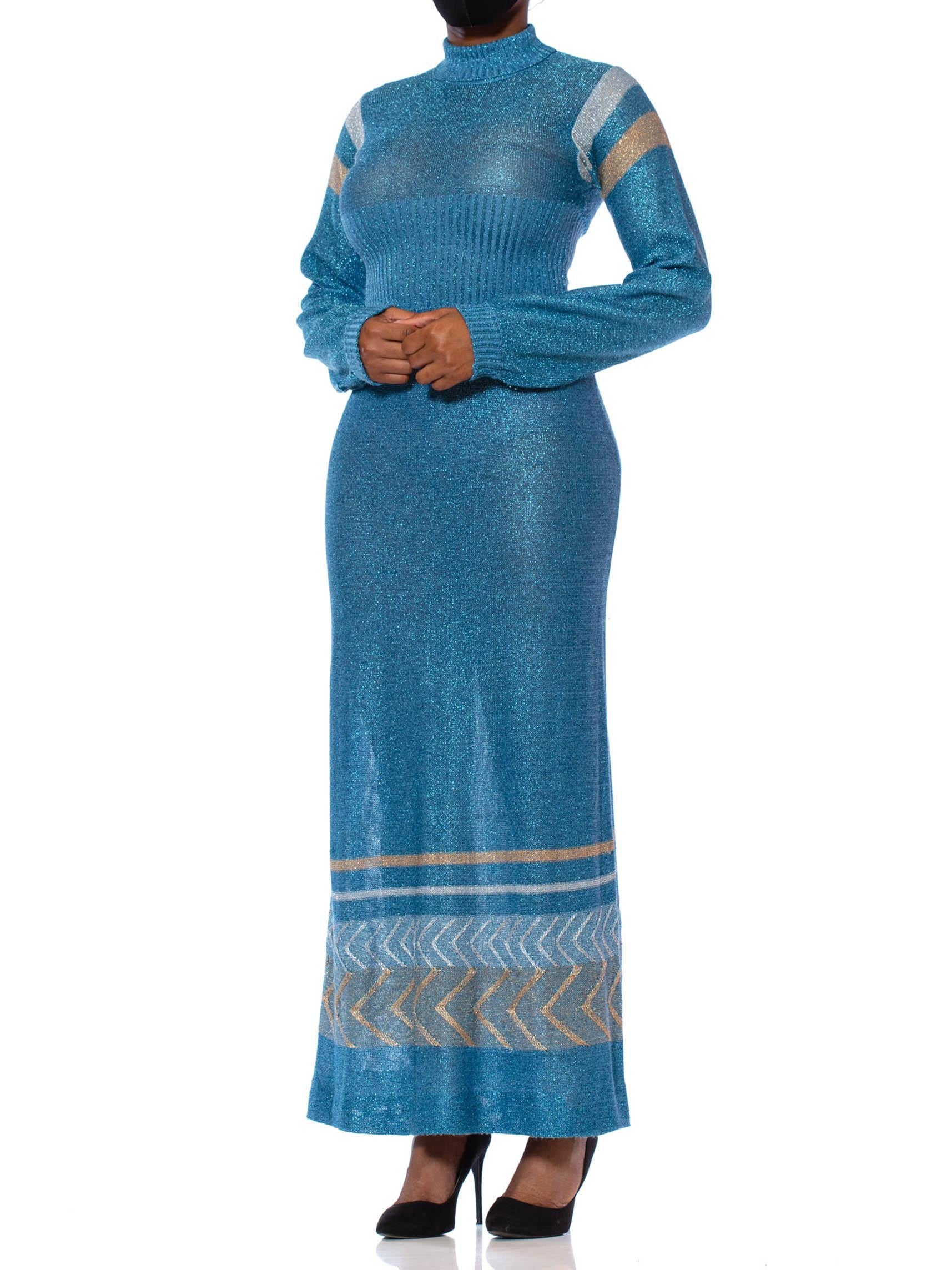 Robe longue à manches longues en tricot poly/Lurex bleu aigue-marine avec or et soie, années 1970 en vente 4