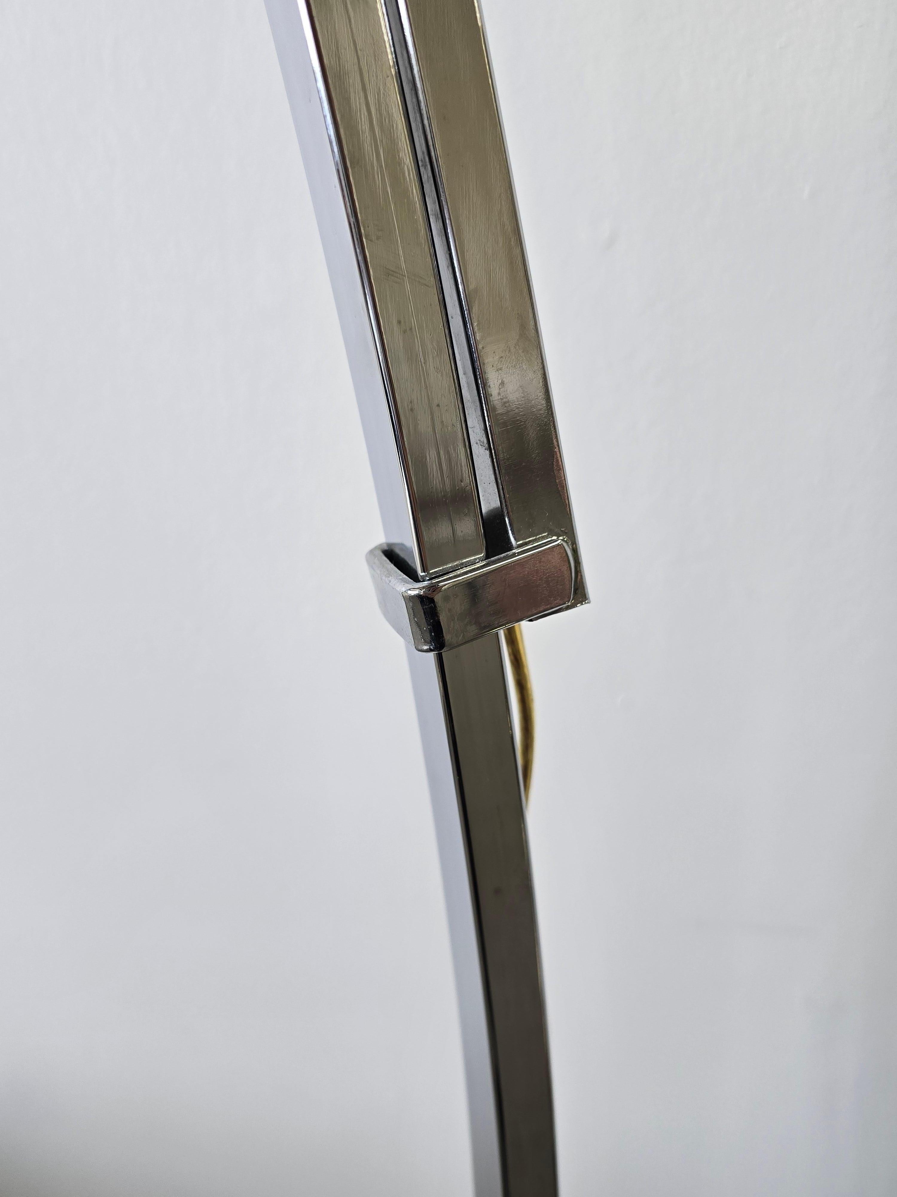Lampadaire extensible Arc chromé et acrylique des années 1970 2