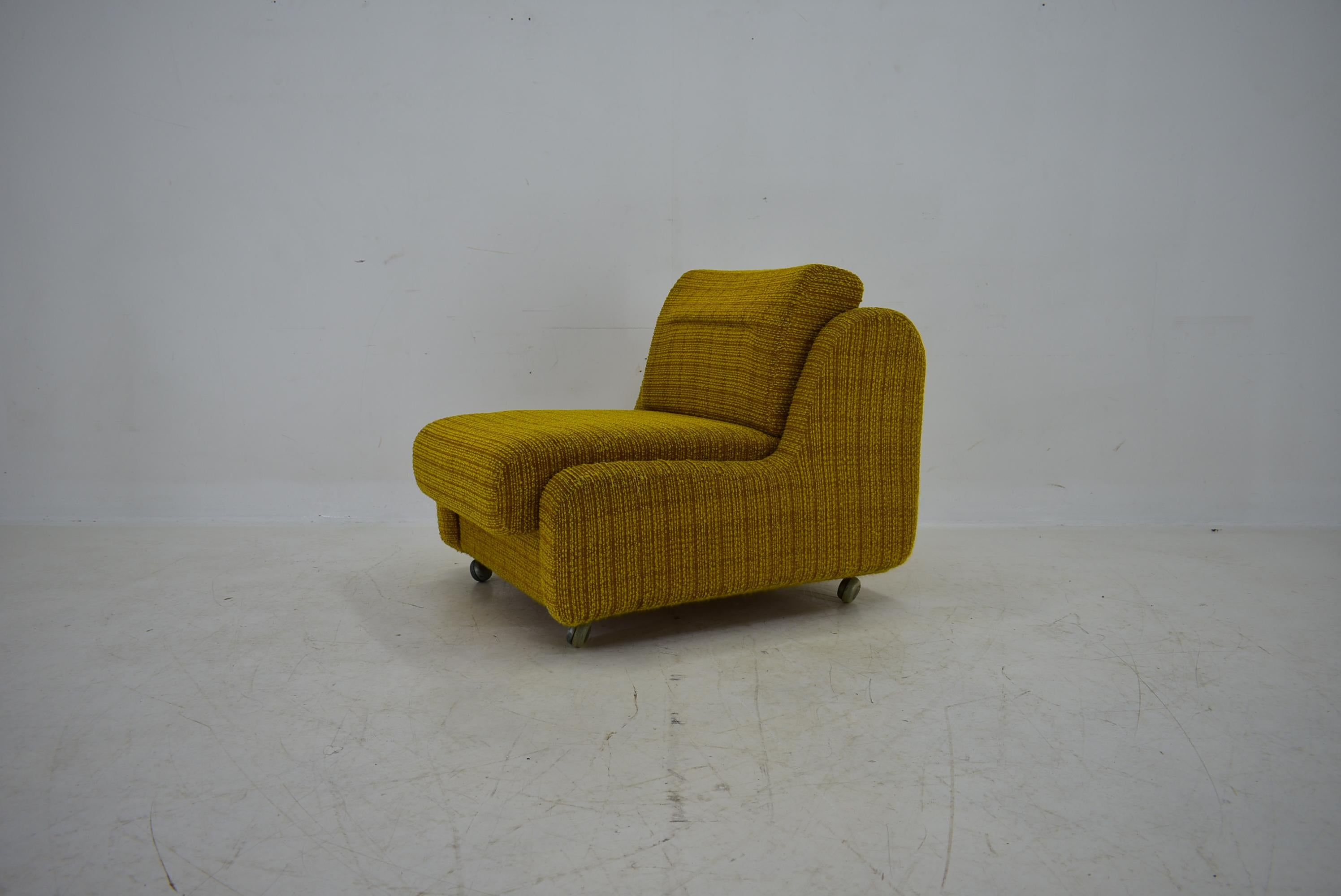 Made in Czechoslovakia .
Designer architect Milan Čeček .
Good original condition  .
Seat Height 39cm .
