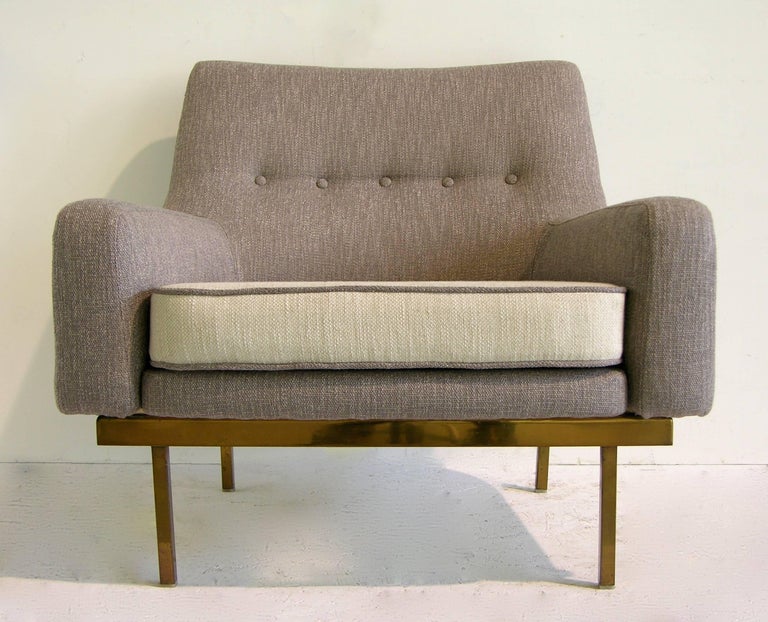 1970s Arflex Italian Brass Base Two-Tone Pepper Cream and Taupe Gray Armchair For Sale 10