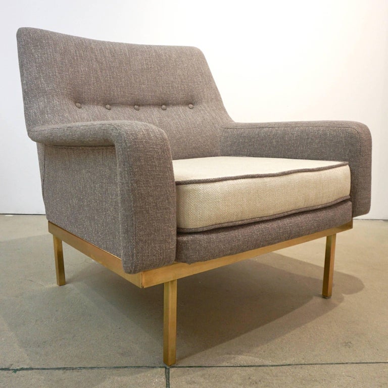 Mid-Century Modern 1970s Arflex Italian Brass Base Two-Tone Pepper Cream and Taupe Gray Armchair For Sale