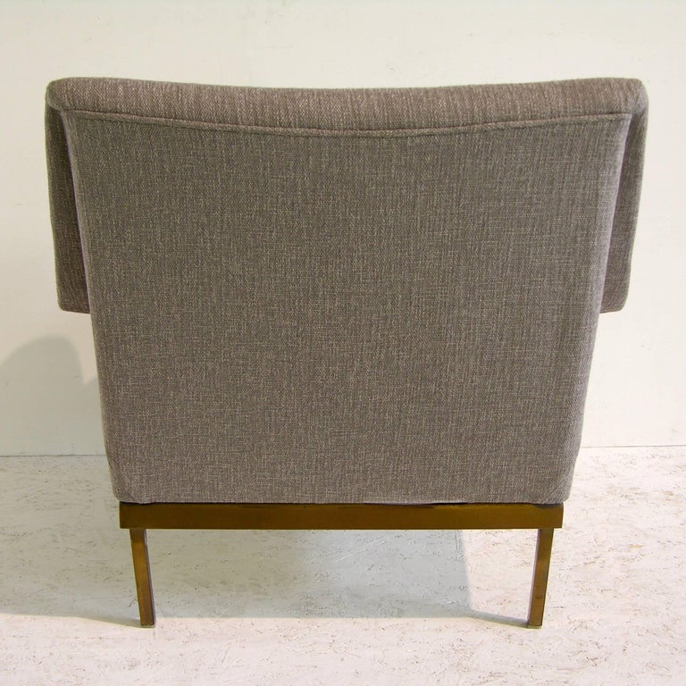 Late 20th Century 1970s Arflex Italian Brass Base Two-Tone Pepper Cream and Taupe Gray Armchair For Sale