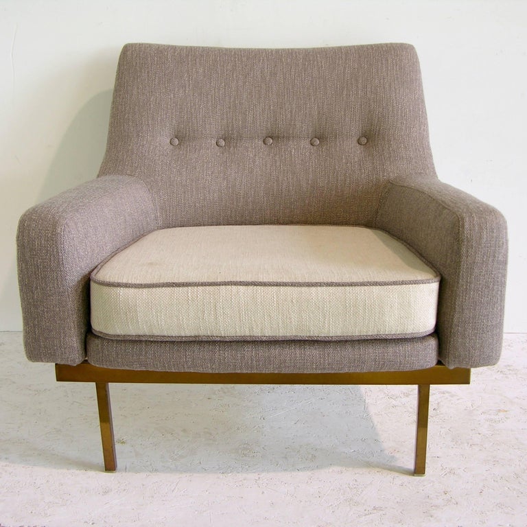 1970s Arflex Italian Brass Base Two-Tone Pepper Cream and Taupe Gray Armchair For Sale 6