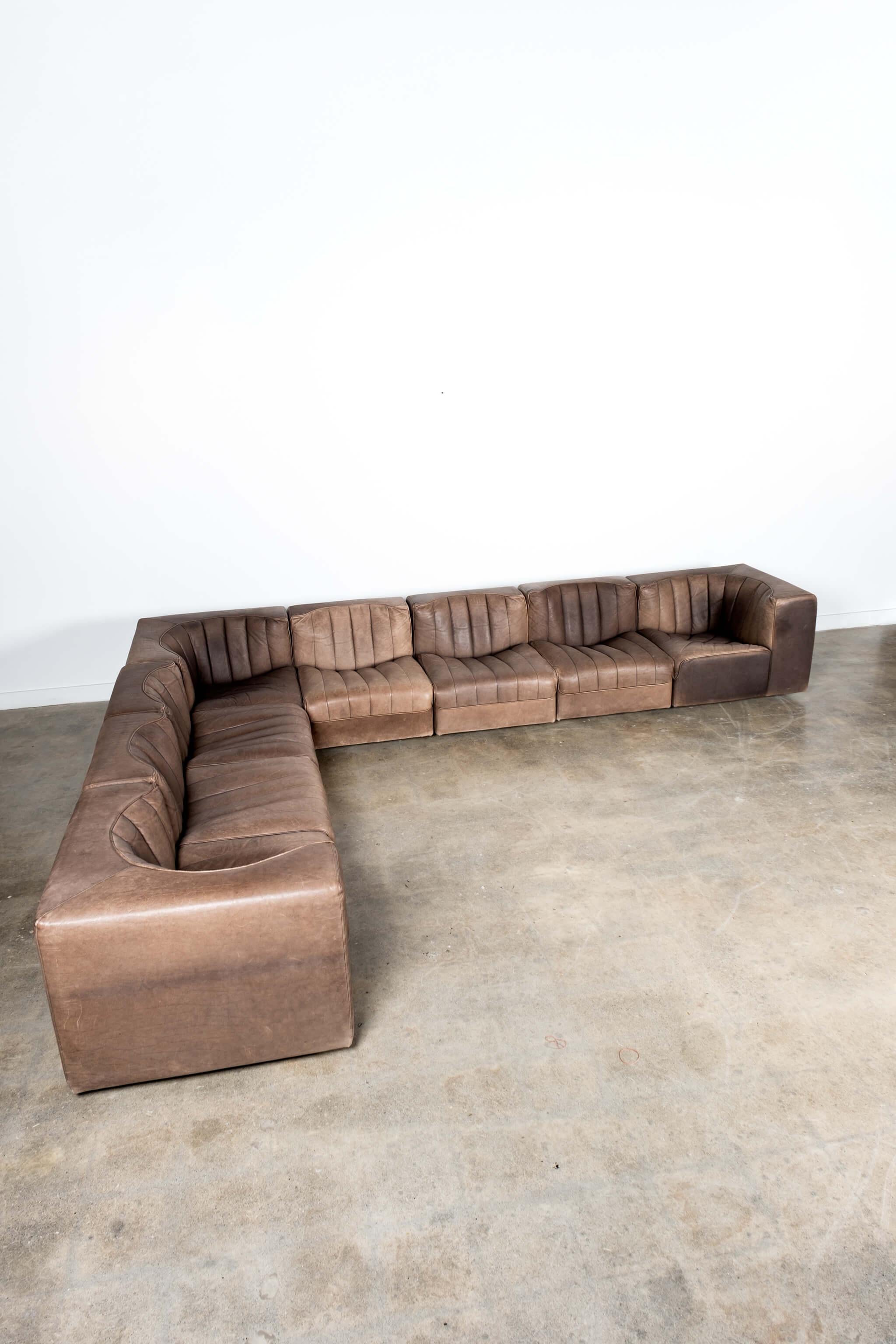 1970s Arflex 'Model 9000' Leather Sectional Sofa by Tito Agnoli In Good Condition For Sale In Toronto, CA