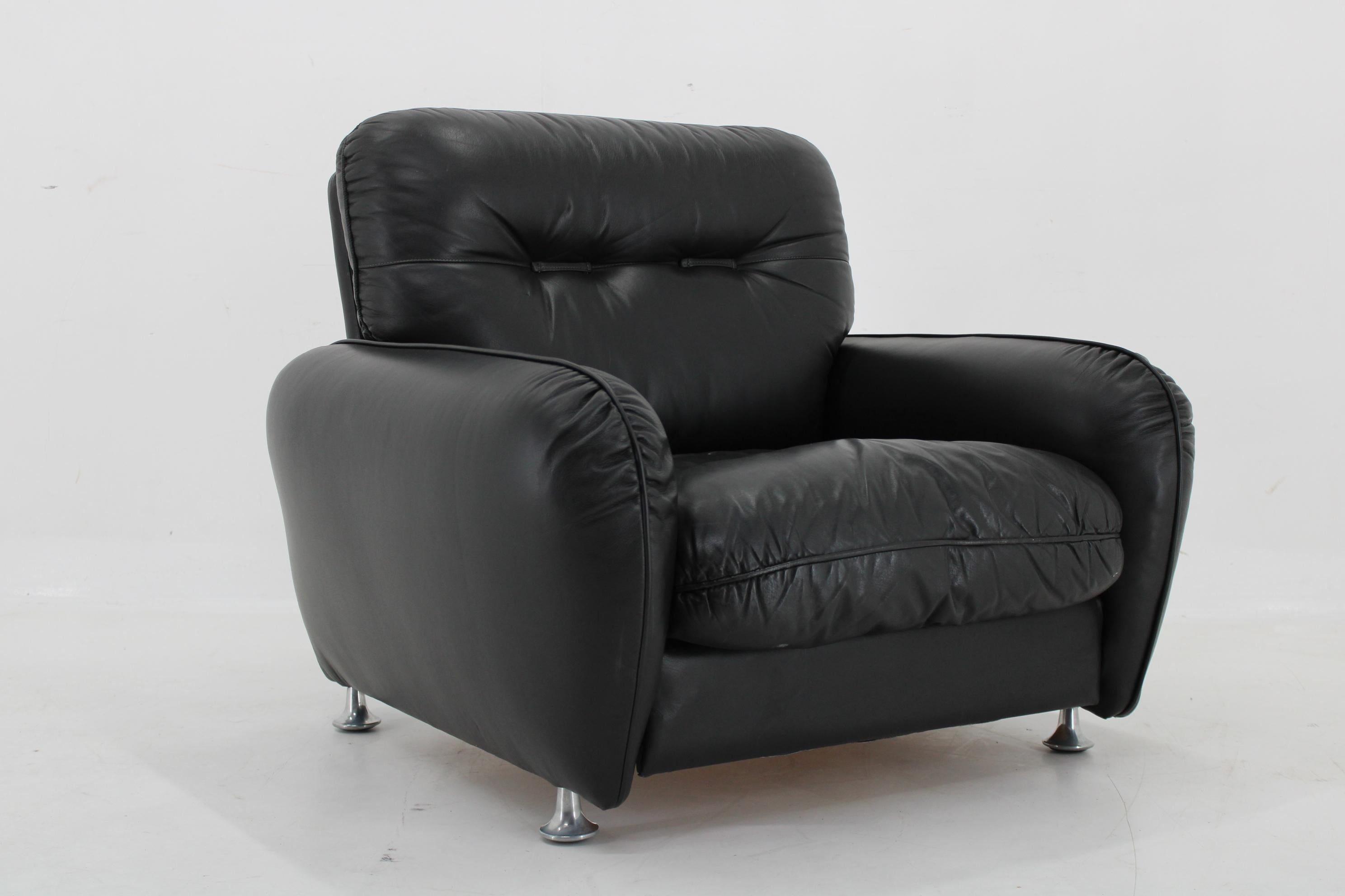 1970s Armchair in Black Leather, Italy For Sale 4