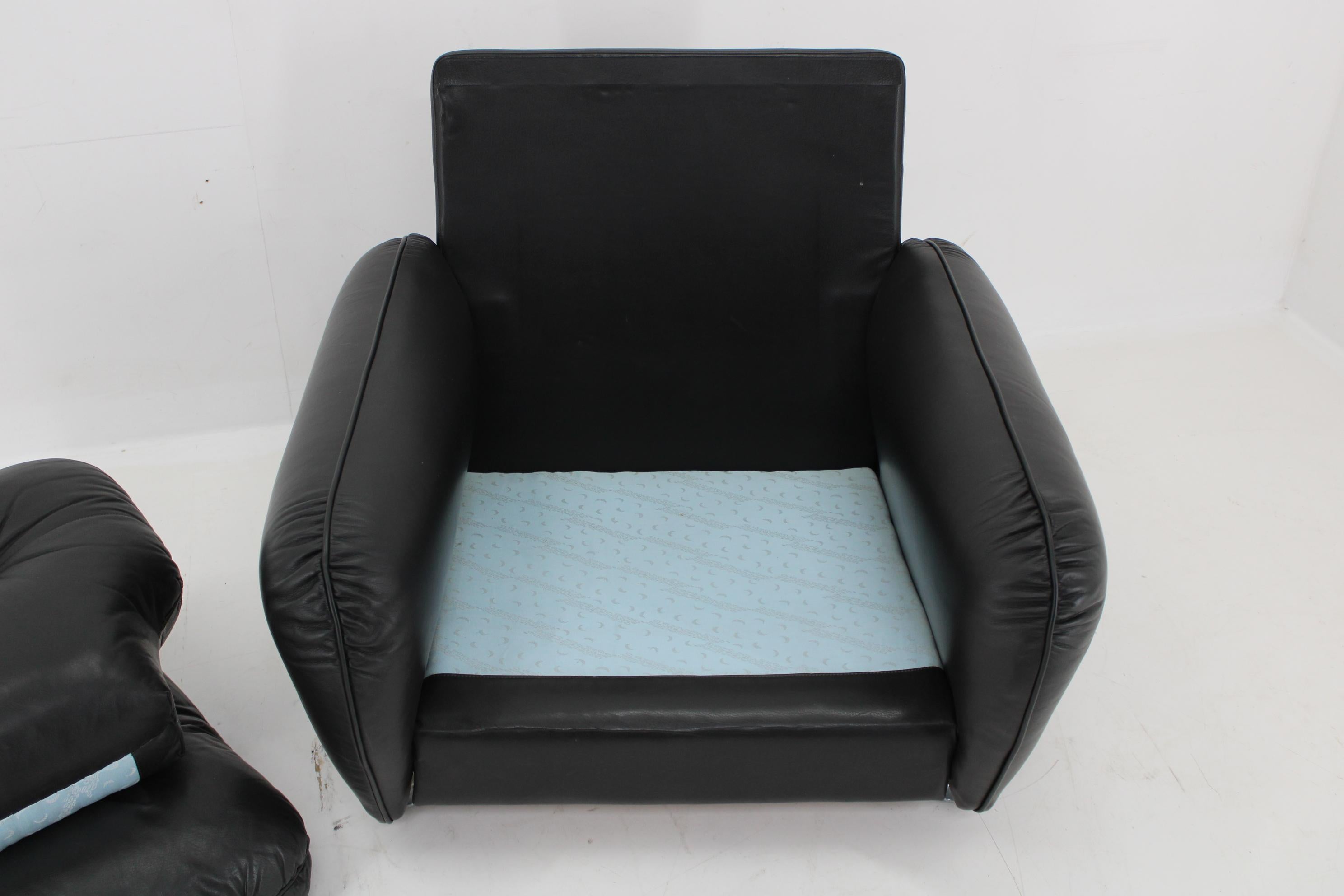 1970s Armchair in Black Leather, Italy For Sale 6