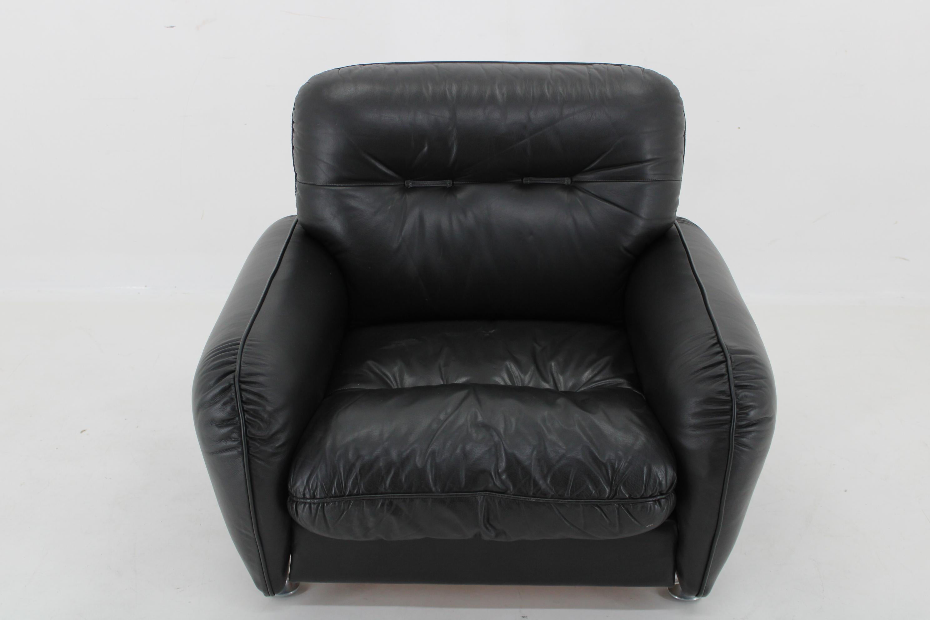 Mid-Century Modern 1970s Armchair in Black Leather, Italy For Sale