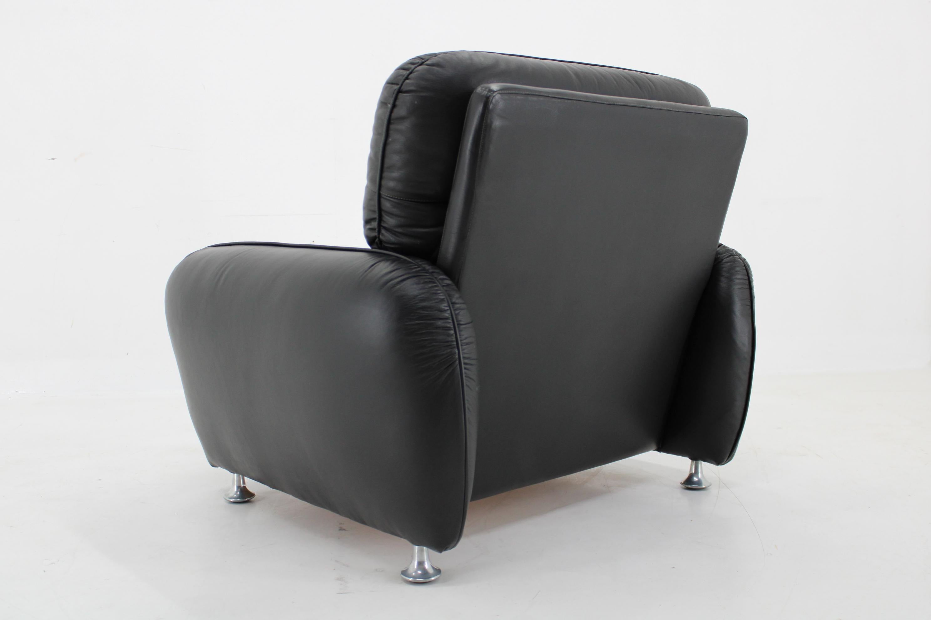 Late 20th Century 1970s Armchair in Black Leather, Italy For Sale