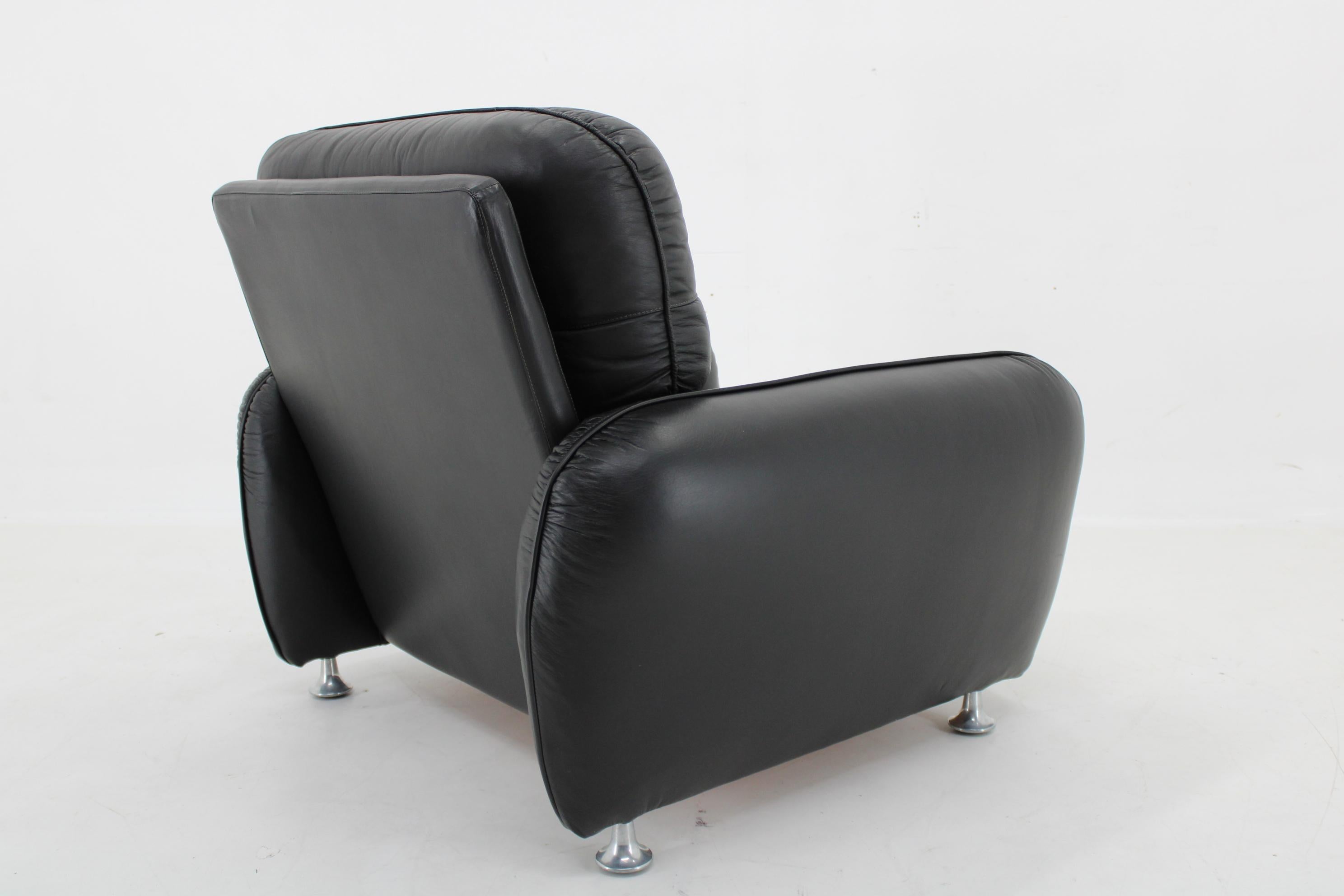 1970s Armchair in Black Leather, Italy For Sale 2
