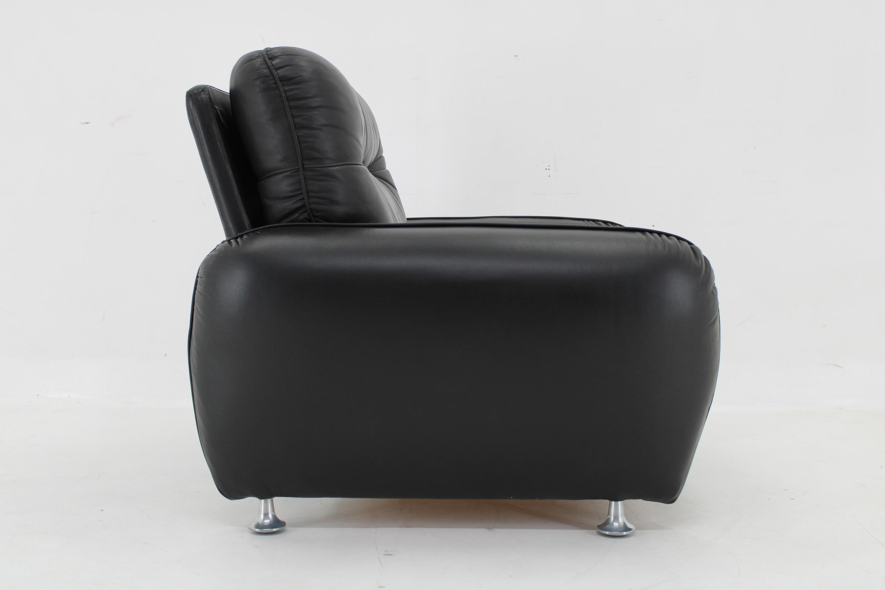 1970er Sessel aus schwarzem Leder, Italien im Angebot 3