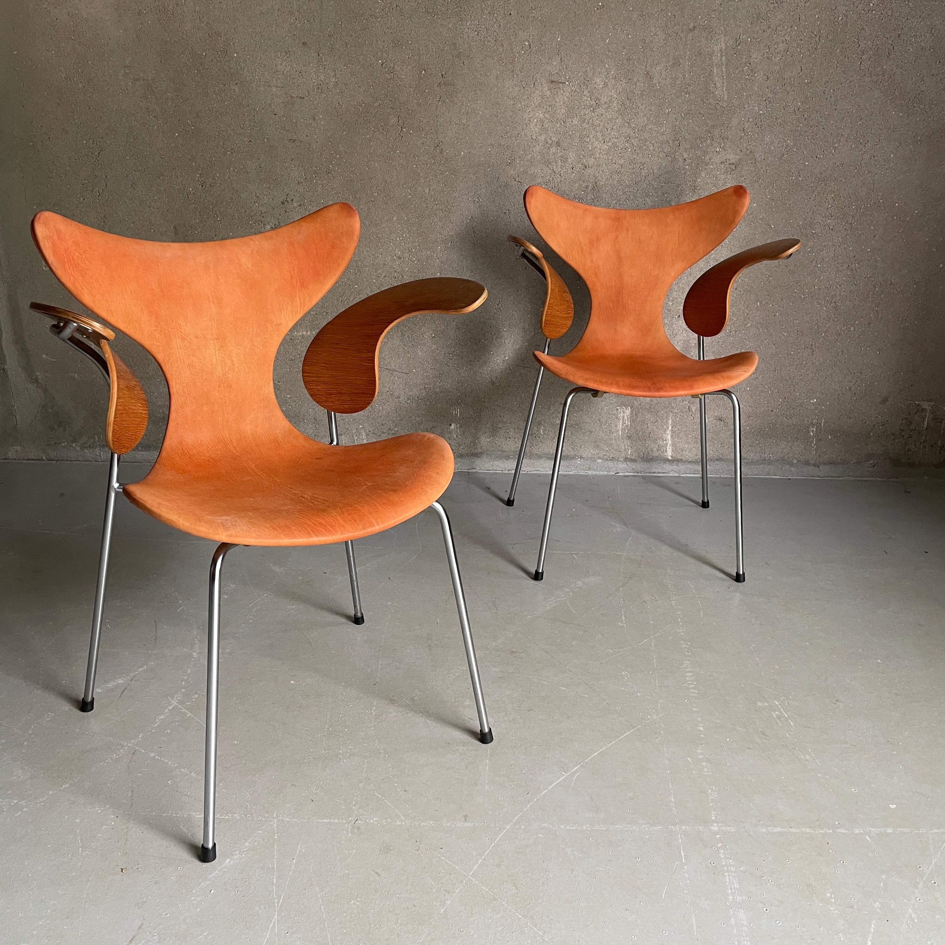 Arne Jacobsen. Pair of armchairs. Model 3208 (