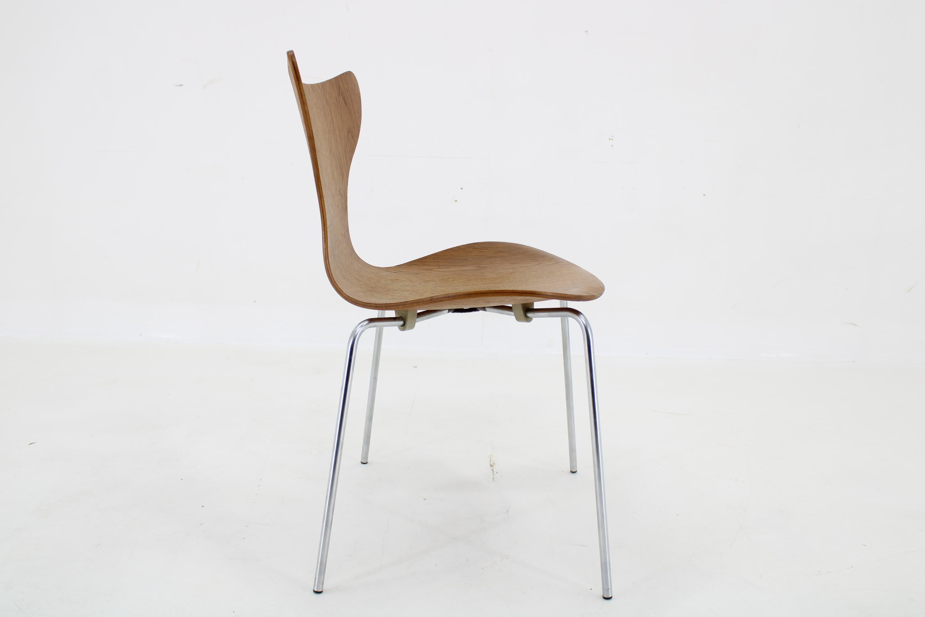 1970s Arne Jacobsen Set of Six Lily Chairs in Oak by Fritz Hansen, Denmark For Sale 3