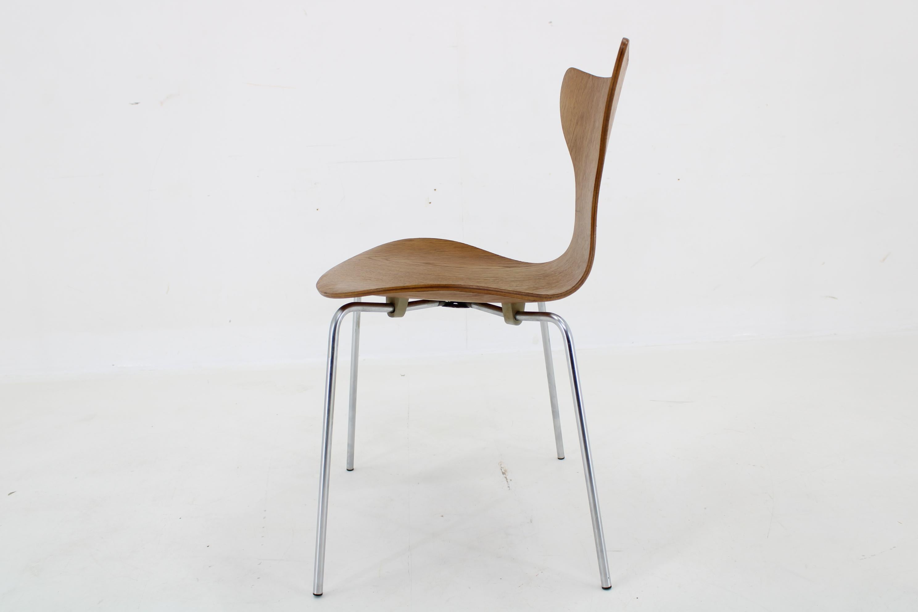 1970s Arne Jacobsen Set of Six Lily Chairs in Oak by Fritz Hansen, Denmark For Sale 7