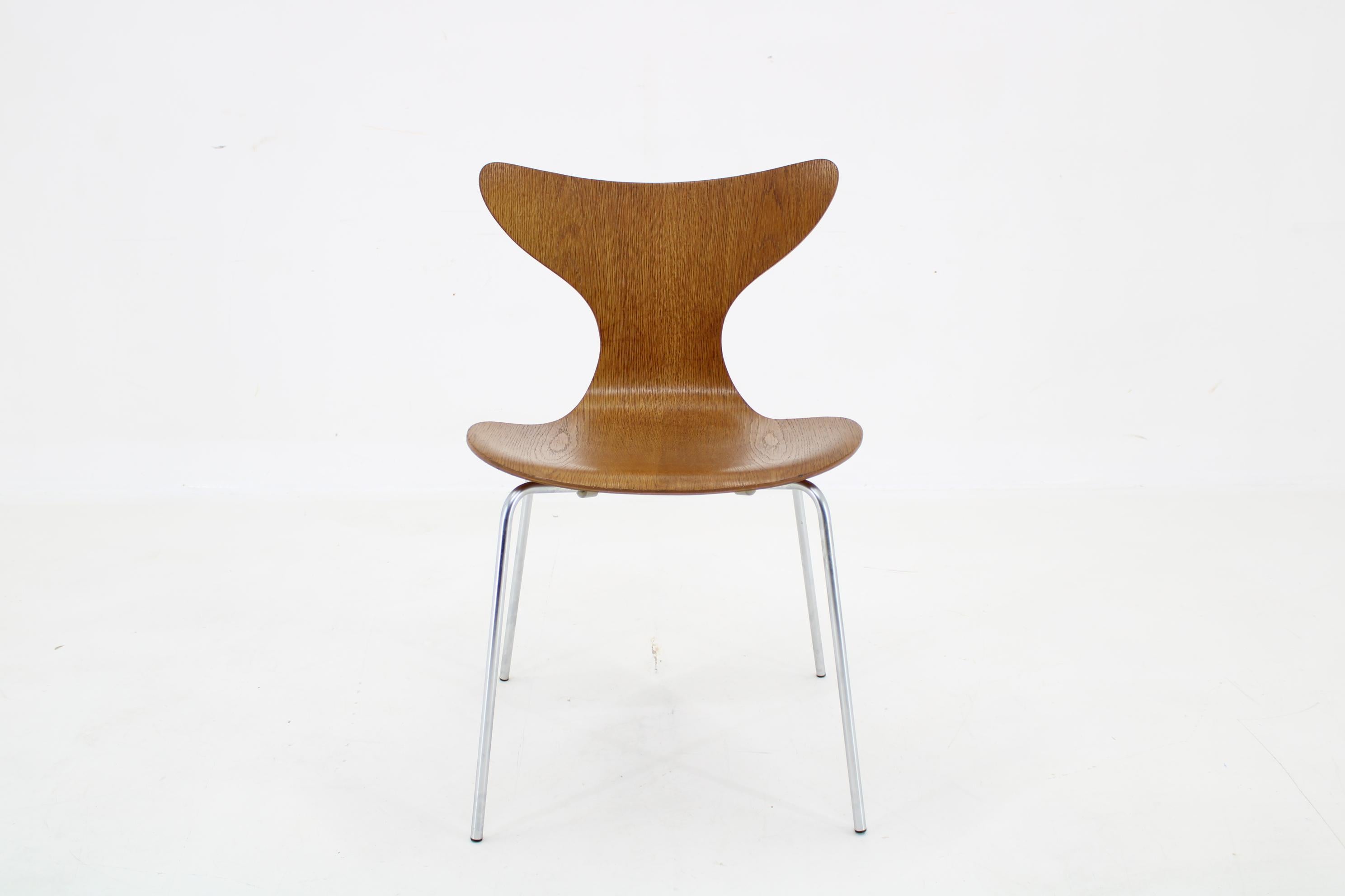 1970s Arne Jacobsen Set of Six Lily Chairs in Oak by Fritz Hansen, Denmark For Sale 1