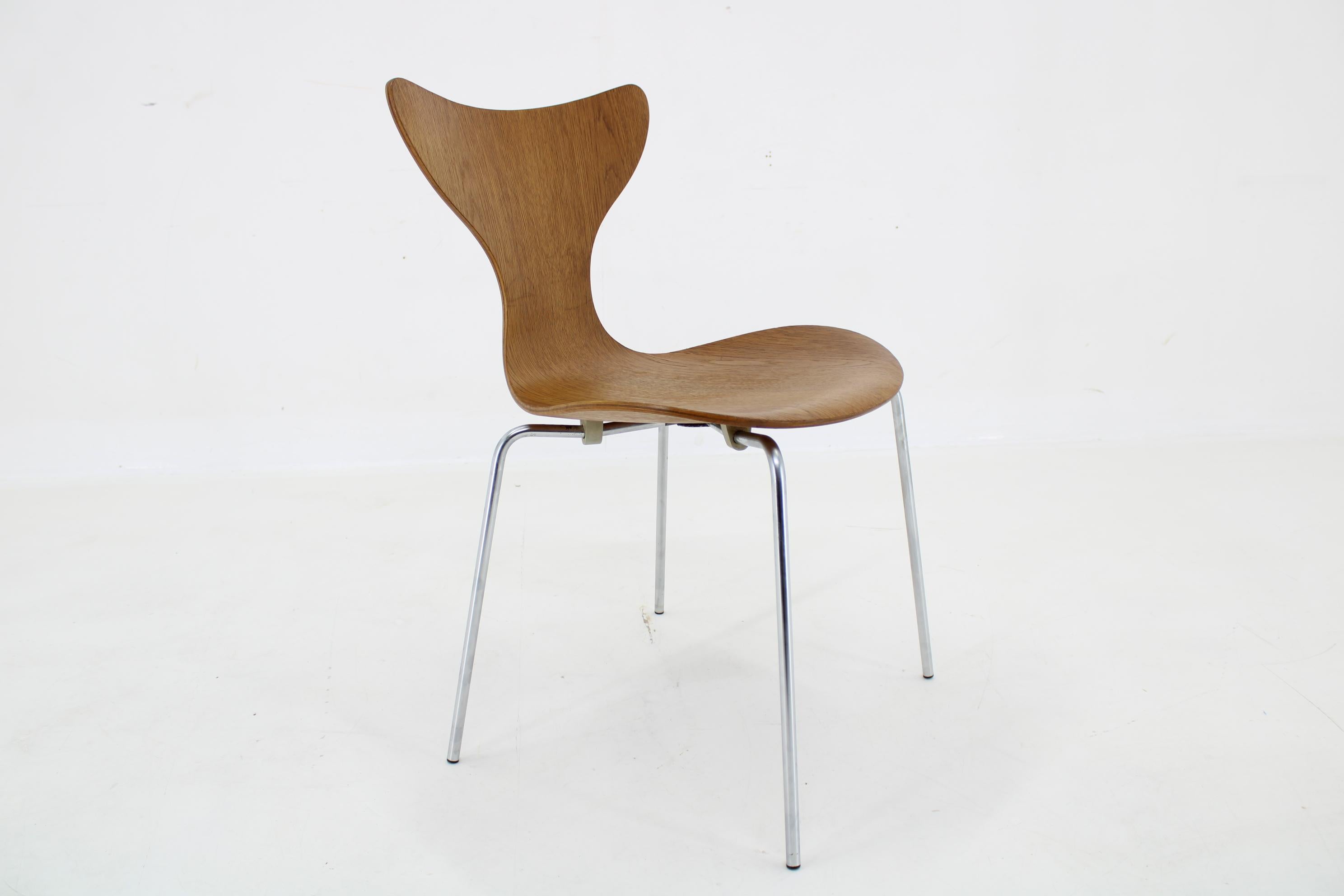 1970s Arne Jacobsen Set of Six Lily Chairs in Oak by Fritz Hansen, Denmark For Sale 2
