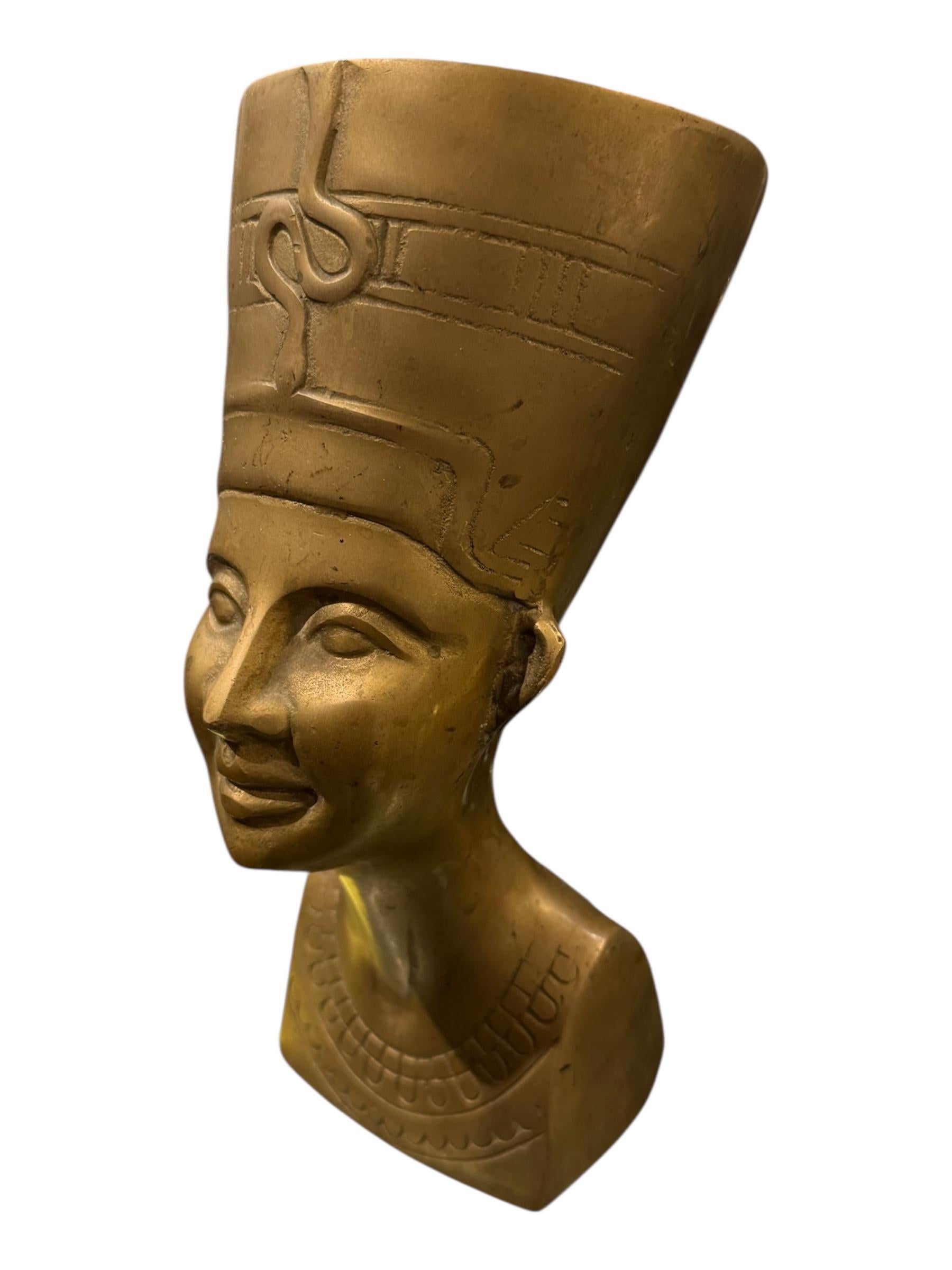 Americano Scultura egiziana Art Deco degli anni '70 in vendita