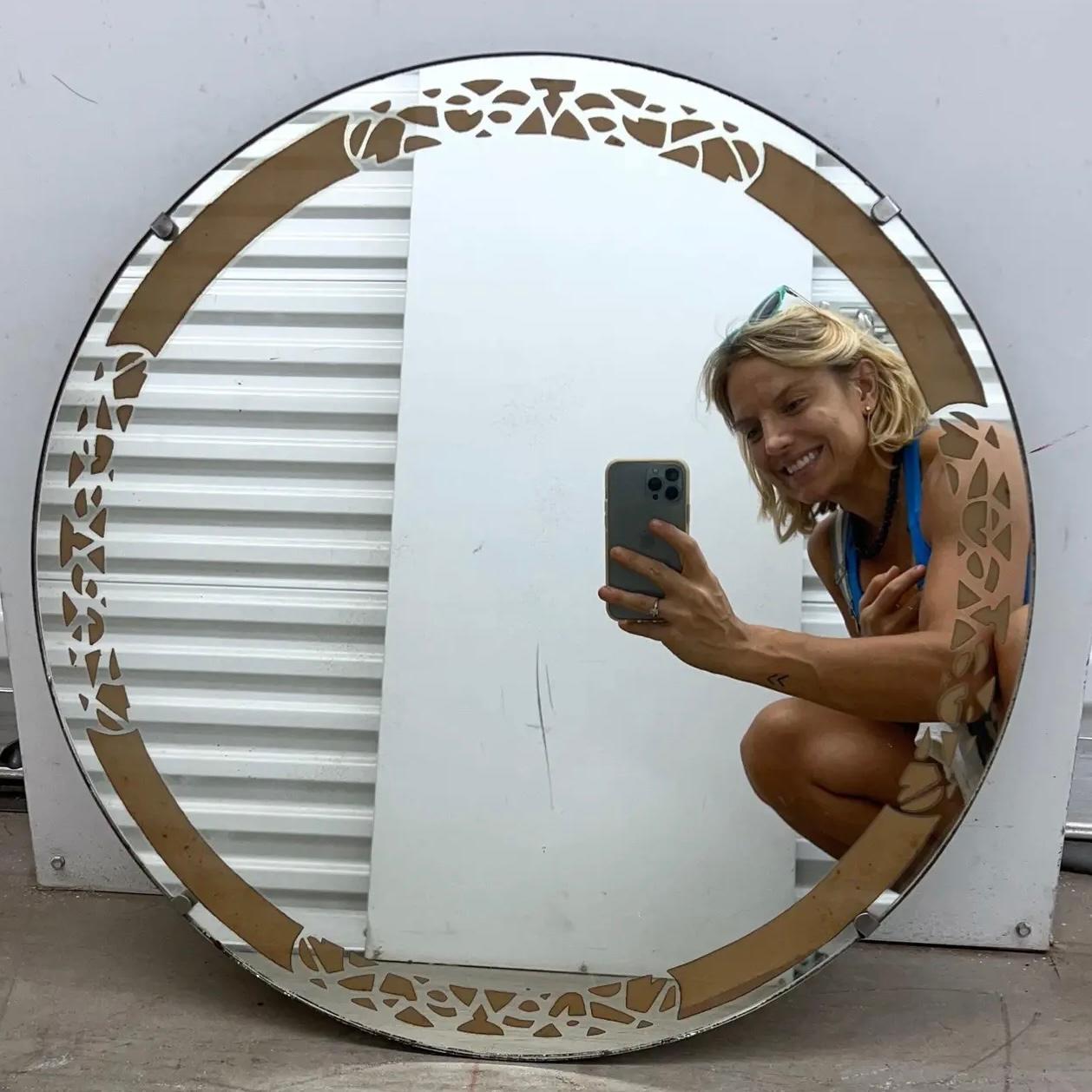 1970 Art Deco Frameless Round Mirror (Miroir rond sans cadre) en vente 2