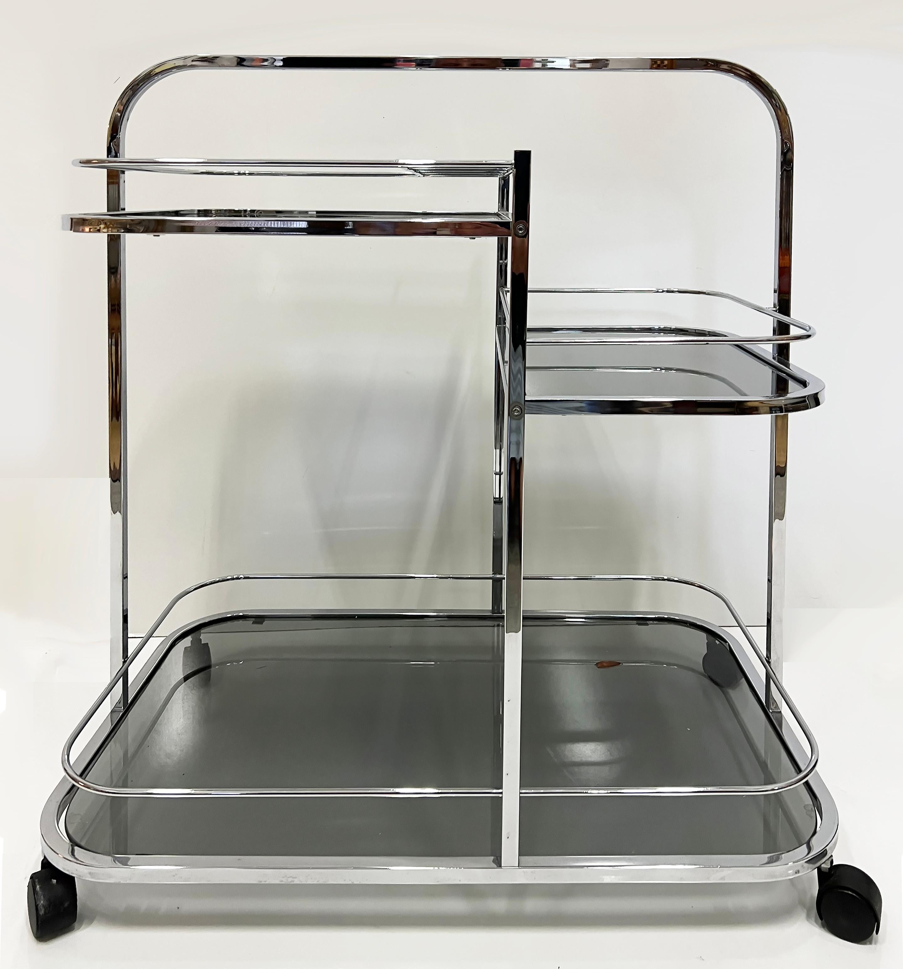 Gestufter Barwagen im Art-Déco-Revival-Stil aus Chrom, Rauchglas, 1970er Jahre (Art déco) im Angebot