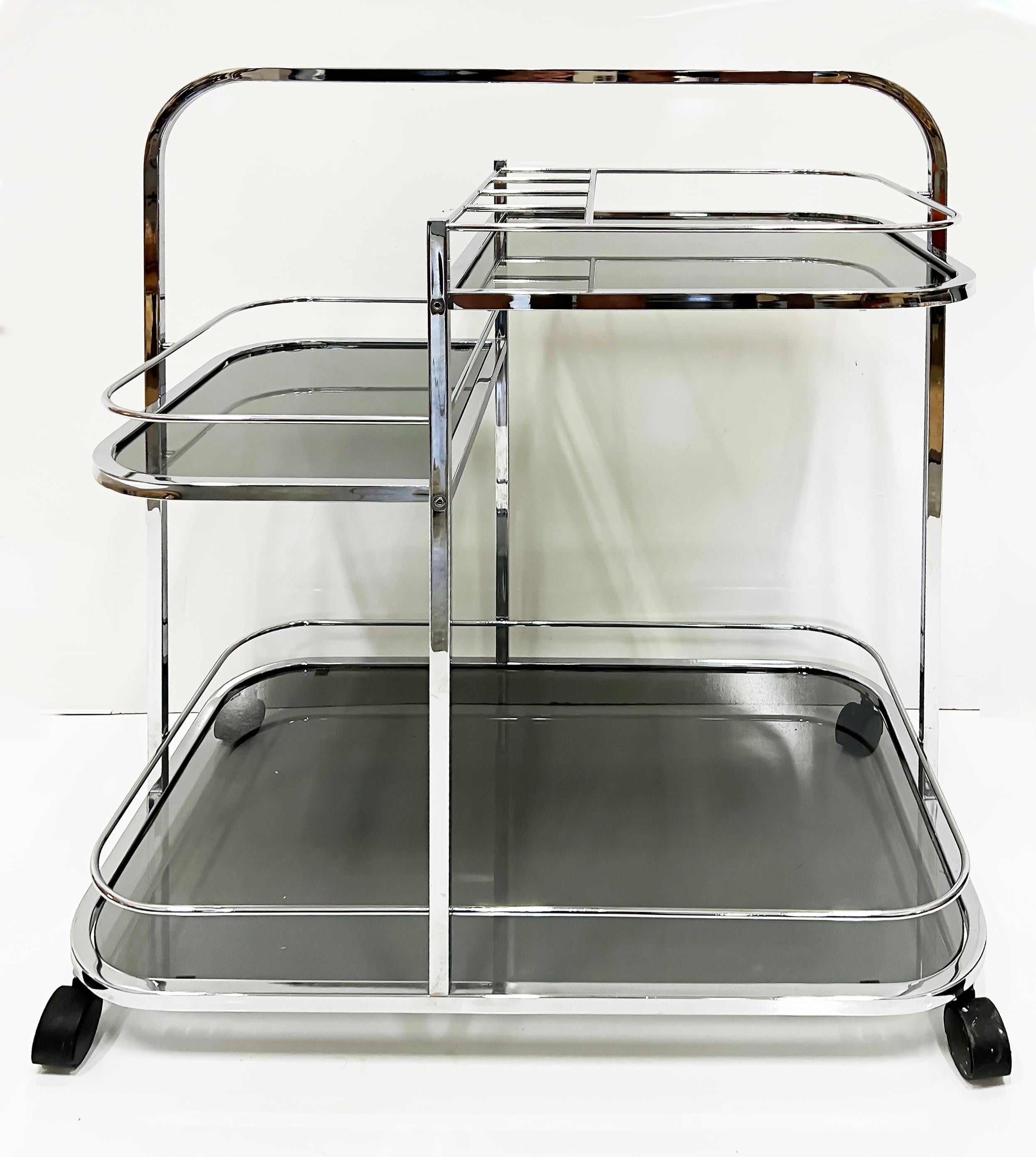 Gestufter Barwagen im Art-Déco-Revival-Stil aus Chrom, Rauchglas, 1970er Jahre im Angebot 1